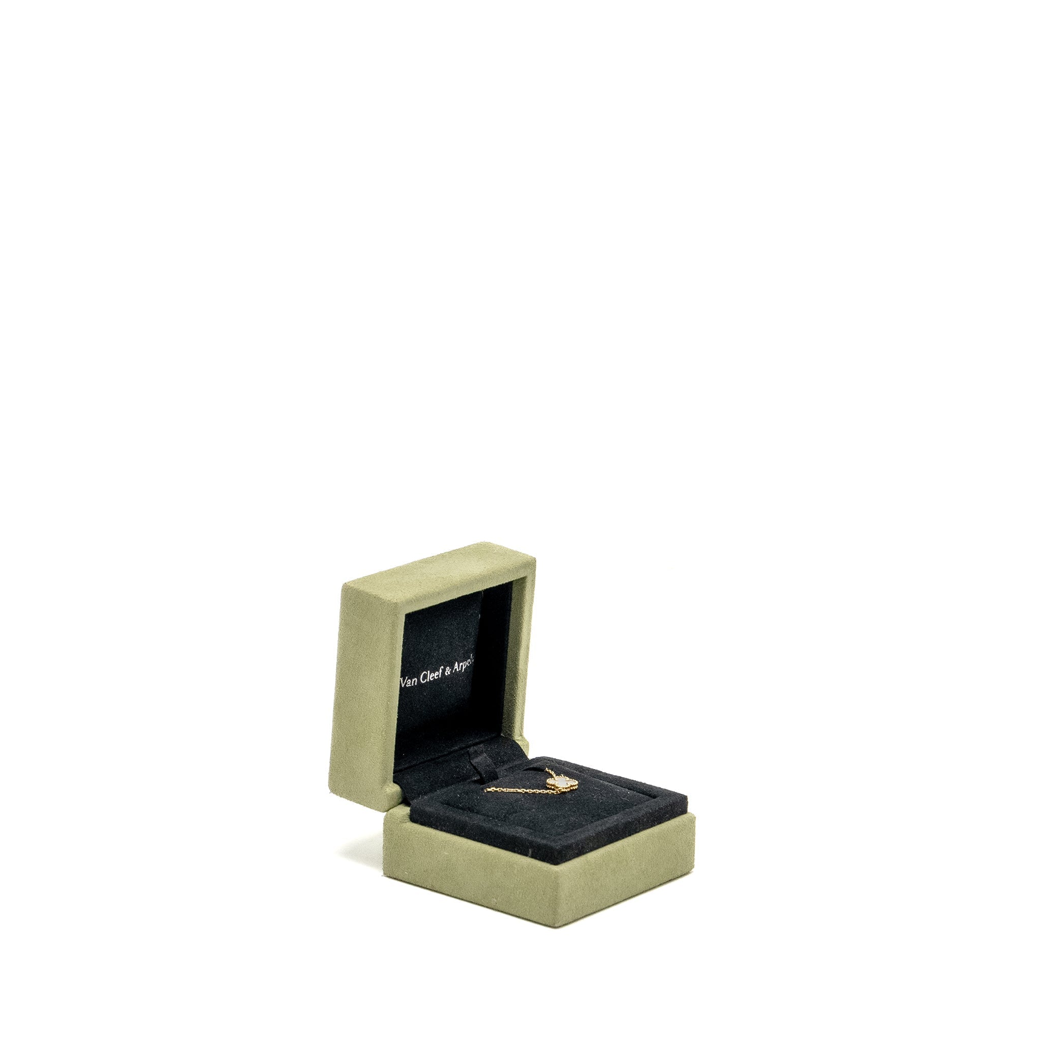 VAN CLEEF & ARPELS SWEET ALHAMBRA BRACELET YELLOW GOLD, WHITE MOTHER-OF-PEARL
