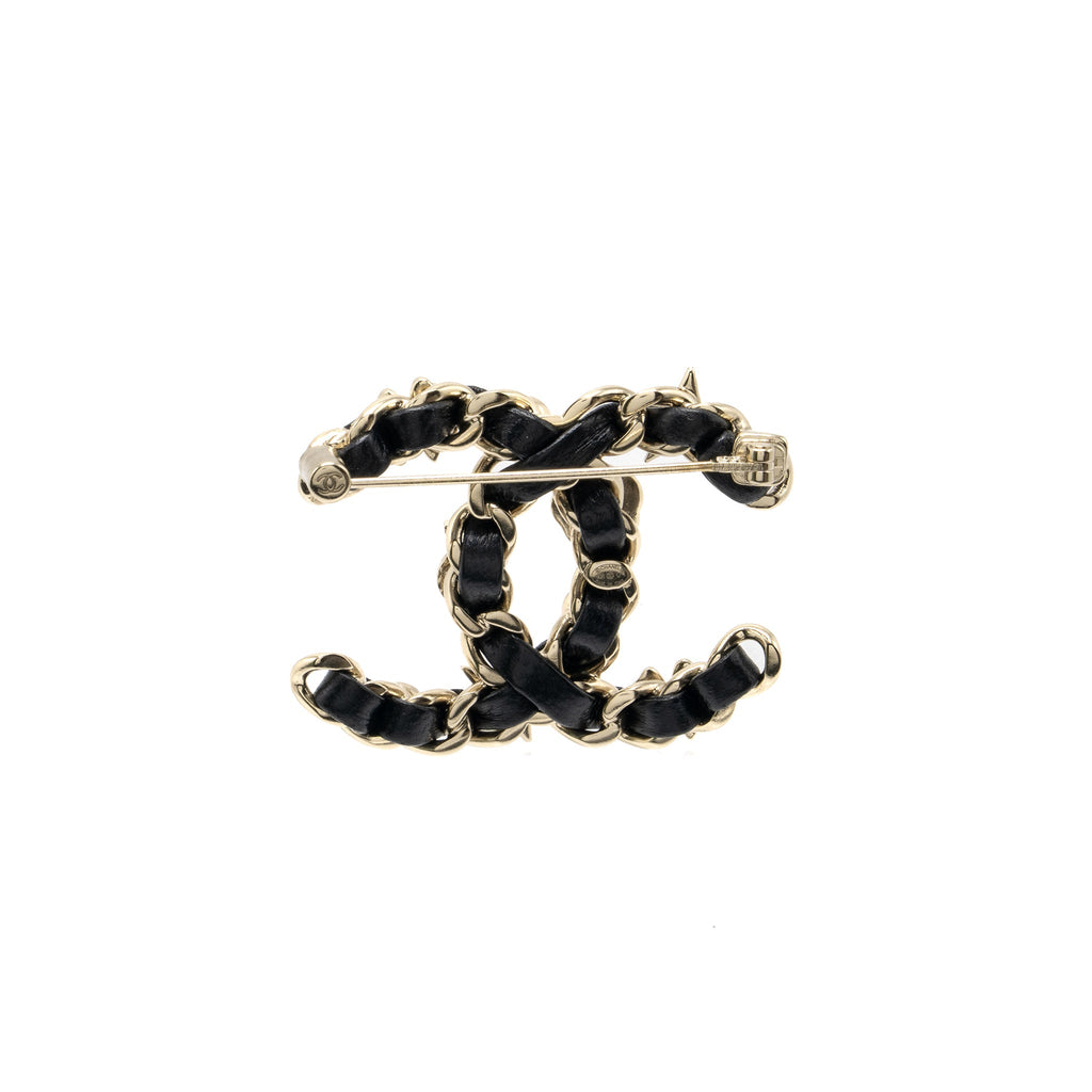CHANEL CAMELLIA/LEATHER CHAIN/CRYSTAL/PEARL BROOCH LIGHT GOLD TONE