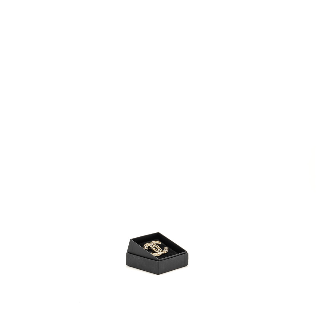 CHANEL PEARL & CRYSTAL CC LOGO BROOCH LIGHT GOLD TONE