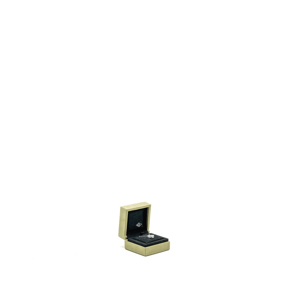 VAN CLEEF AND ARPELS 2022 HOLIDAY LIMITED VINTAGE ALHAMBRA PENDANT PORCELAIN / WHITE GOLD / DIAMOND