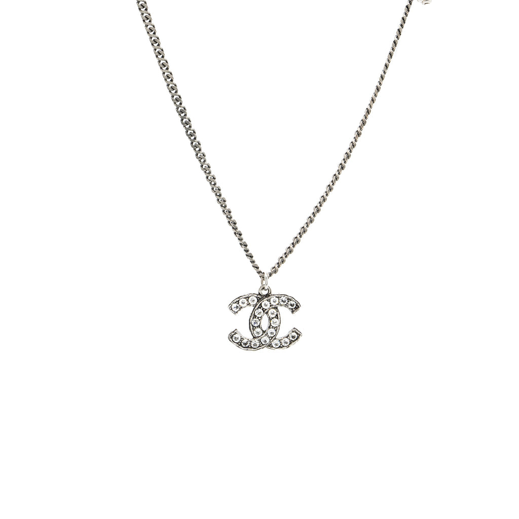 CHANEL CC LOGO NECKLACE CRYSTAL/ PEARL RUTHENIUM HARDWARE