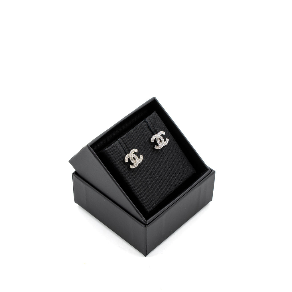 CHANEL CC LOGO EARRINGS CRYSTAL SILVER TONE
