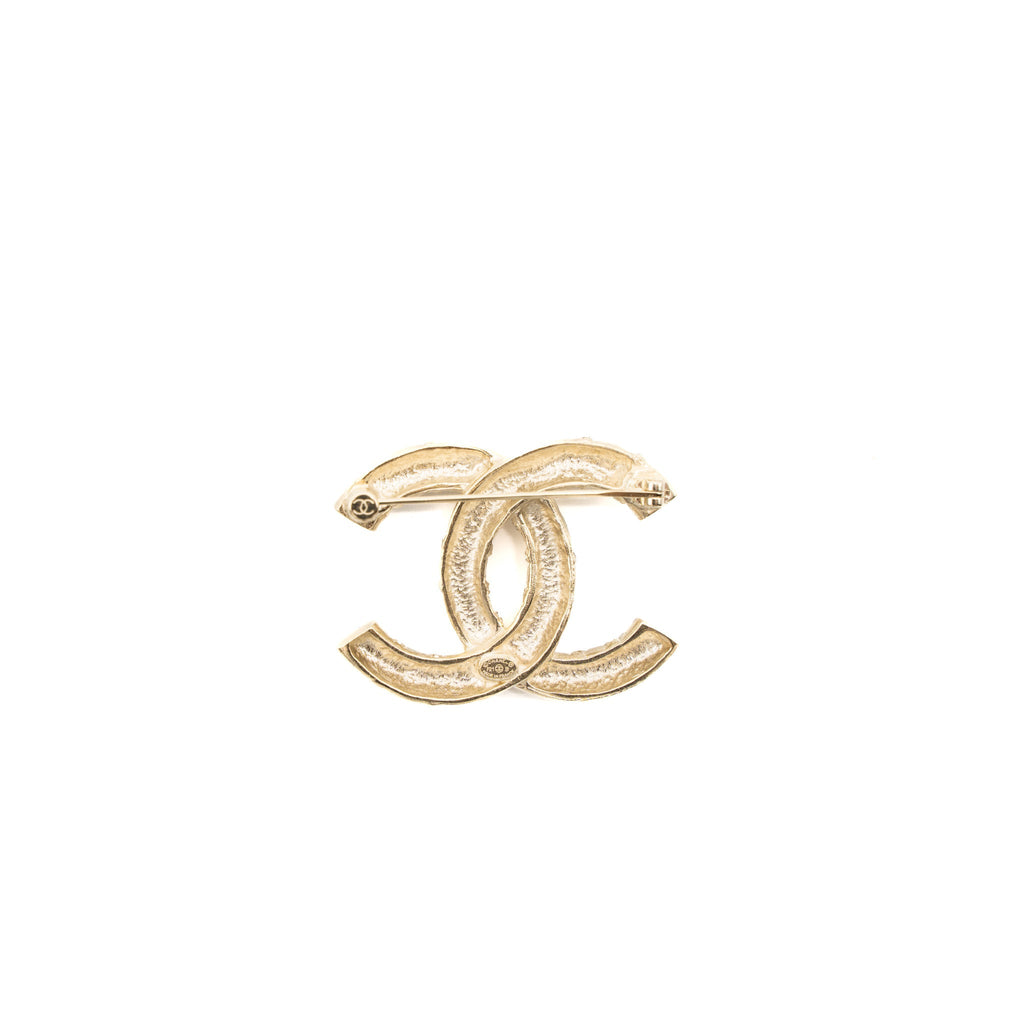 CHANEL CC LOGO BROOCH CRYSTAL BRUSHED LIGHT GOLD TONE