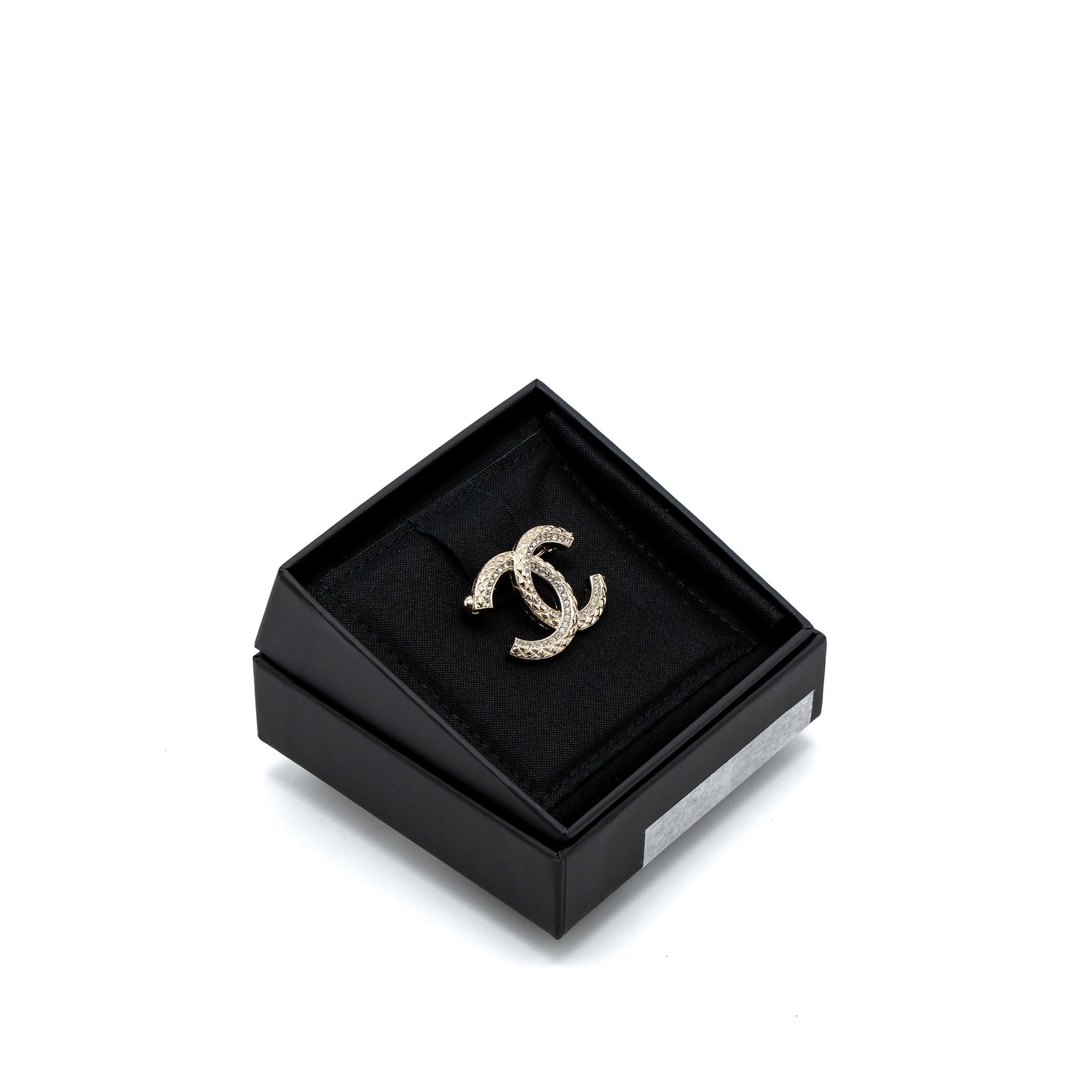 CHANEL DETAILED CC LOGO BROOCH CRYSTAL LIGHT GOLD TONE