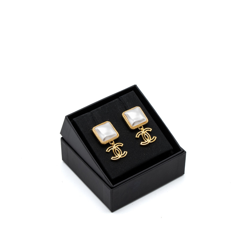 CHANEL SQUARE CC LOGO DROP EARRINGS GOLD TONE
