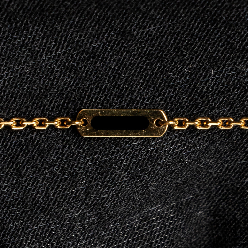 VAN CLEEF & ARPELS VINTAGE ALHAMBRA PENDANT YELLOW GOLD, GUILLOCHE