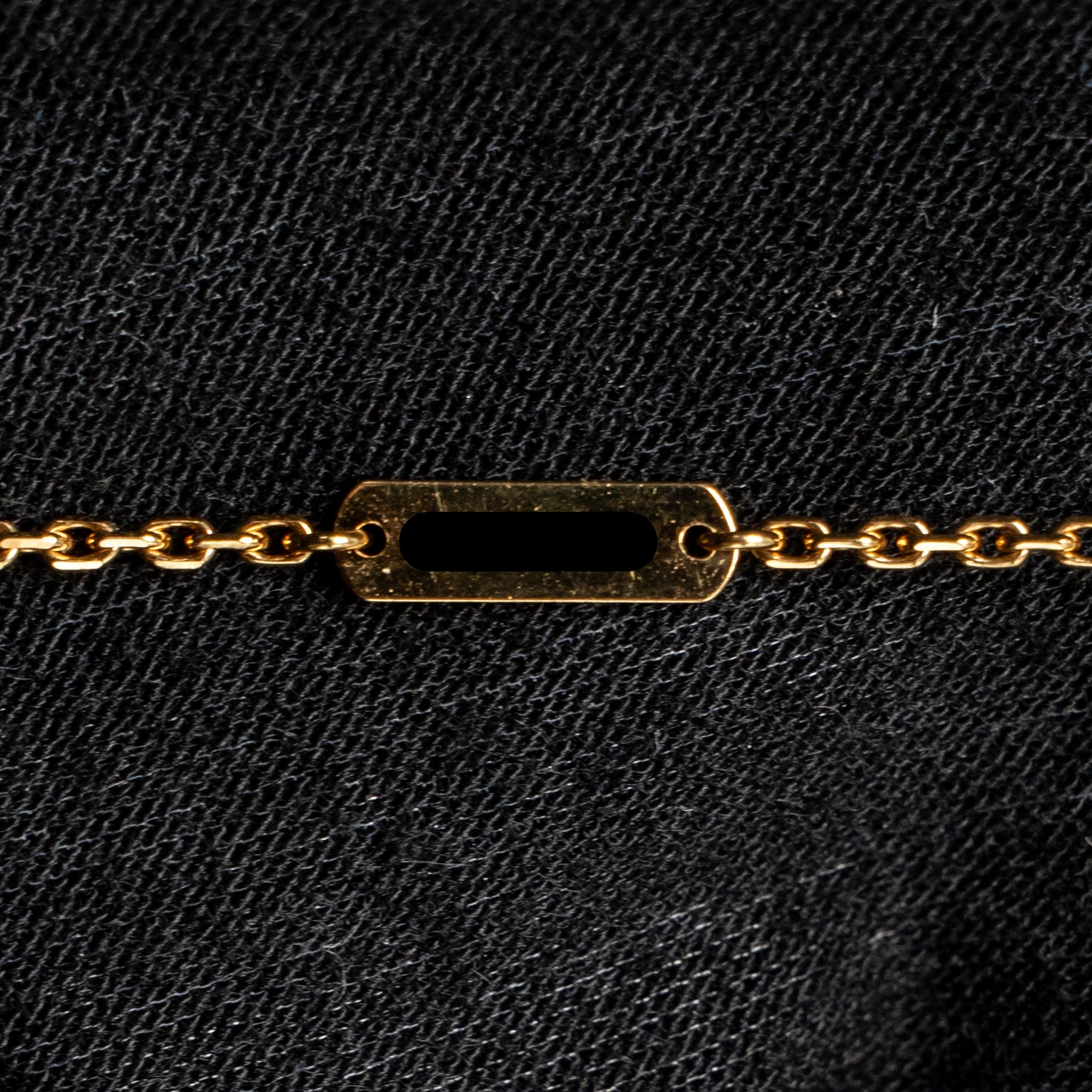 VAN CLEEF & ARPELS VINTAGE ALHAMBRA PENDANT YELLOW GOLD, GUILLOCHE
