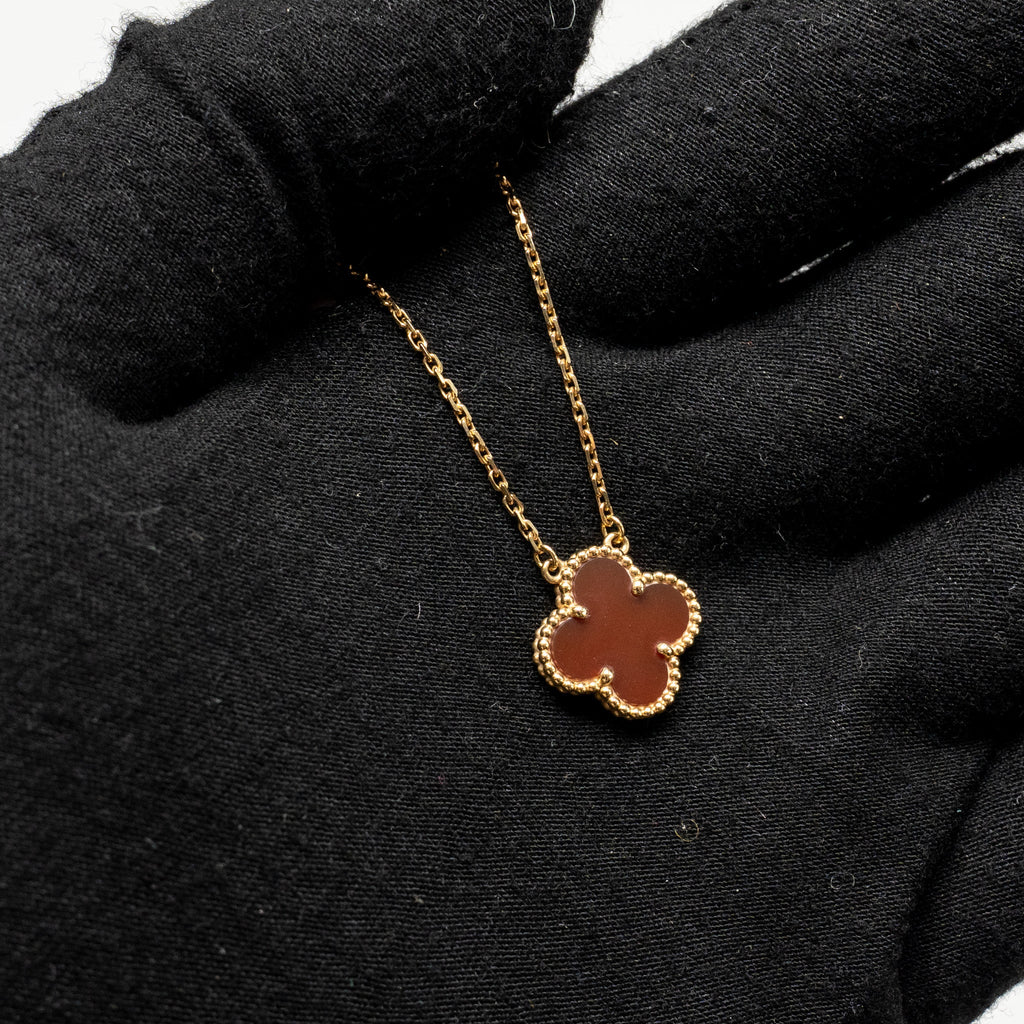 VAN CLEEF VINTAGE ALHAMBRA PENDANT 18K YELLOW GOLD / CARNELLIAN