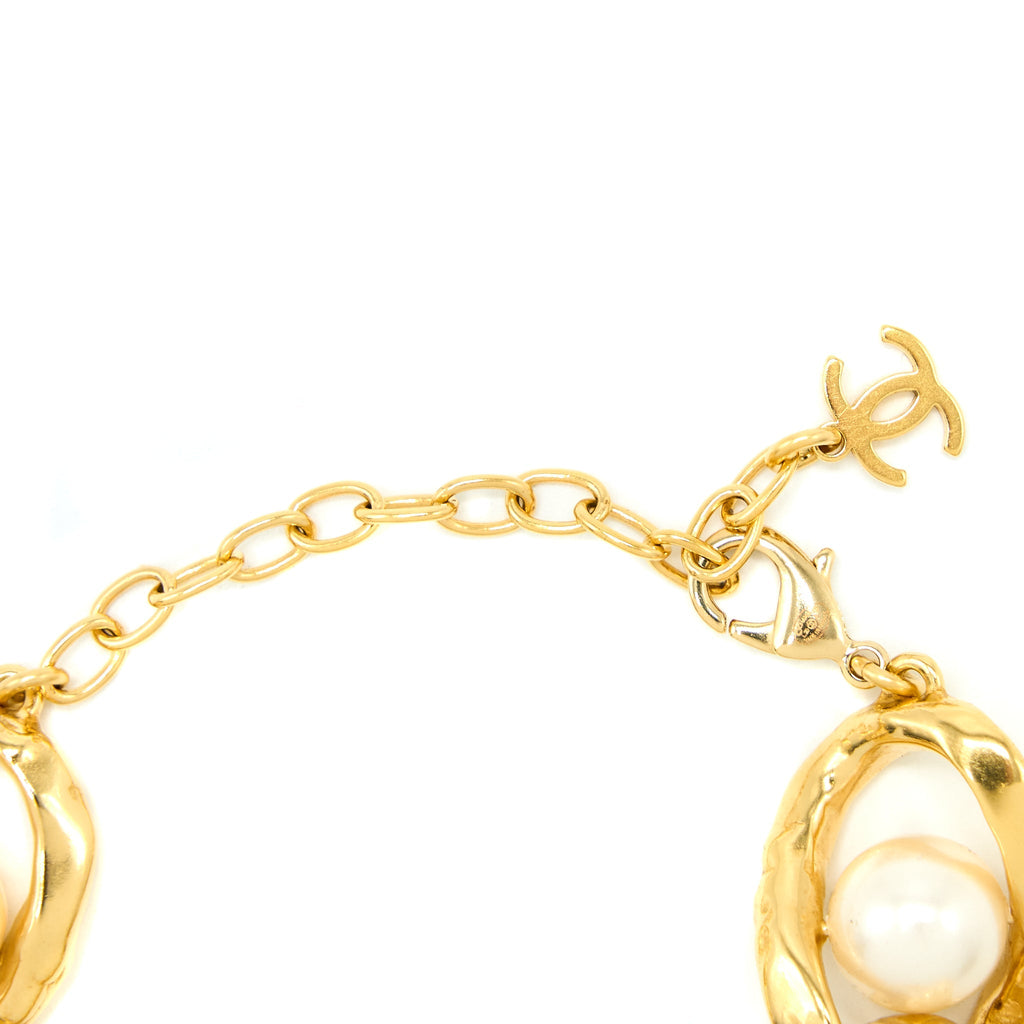 CHANEL CC LOGO WITH PEARL BRACELET GOLD TONE
