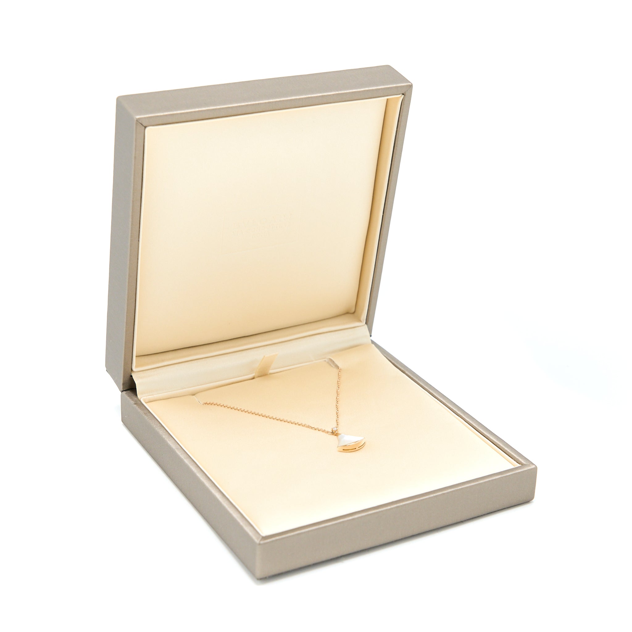 BVLGARI DIVA`S DREAM NECKLACE MOTHER OF PEARL WITH DIAMOND ROSE GOLD
