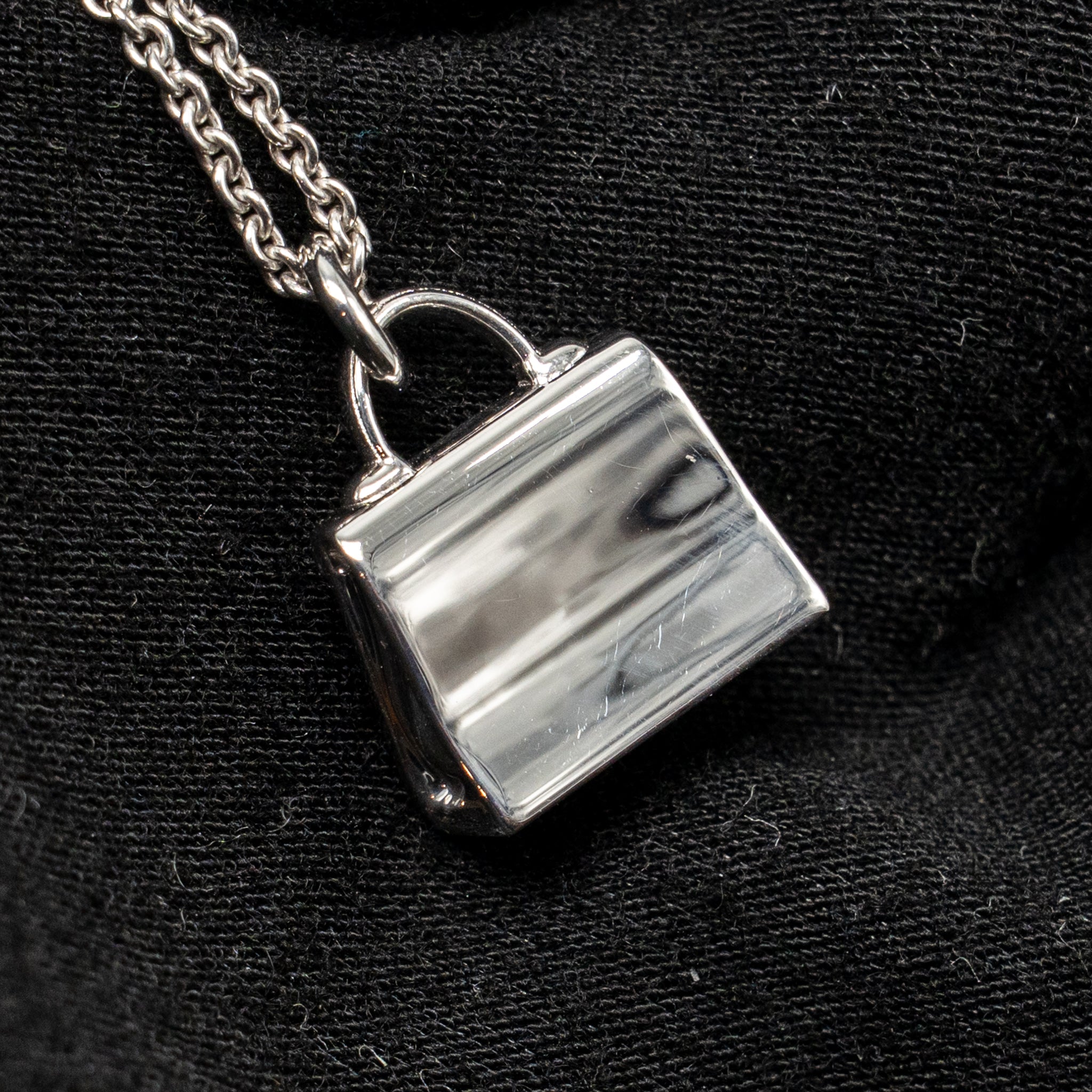 HERMES AMULETTE KELLY PENDANT WHITE GOLD DIAMONDS