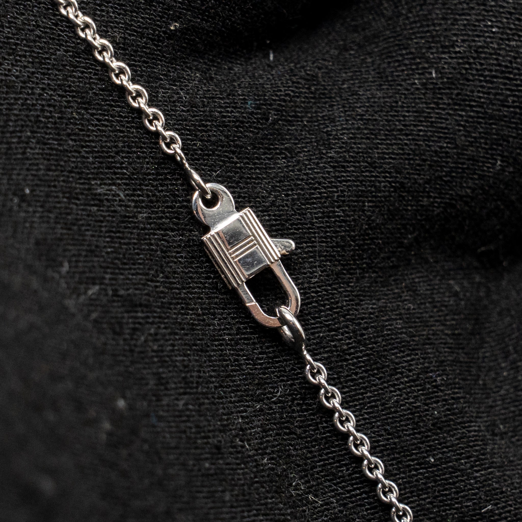 HERMES AMULETTE KELLY PENDANT WHITE GOLD DIAMONDS