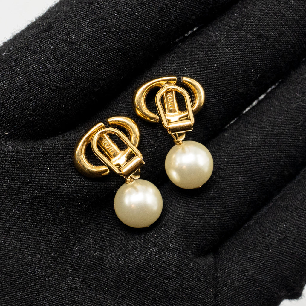 DIOR PEARL/CD DROPPED EAR CLIPS GOLD TONE (SELL IN A SET)