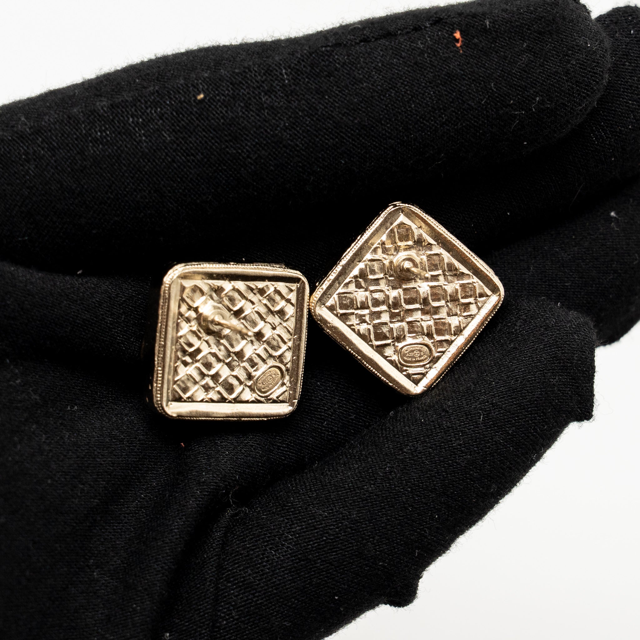 CHANEL SQUARE CC LOGO CRYSTAL EARRINGS LIGHT GOLD TONE
