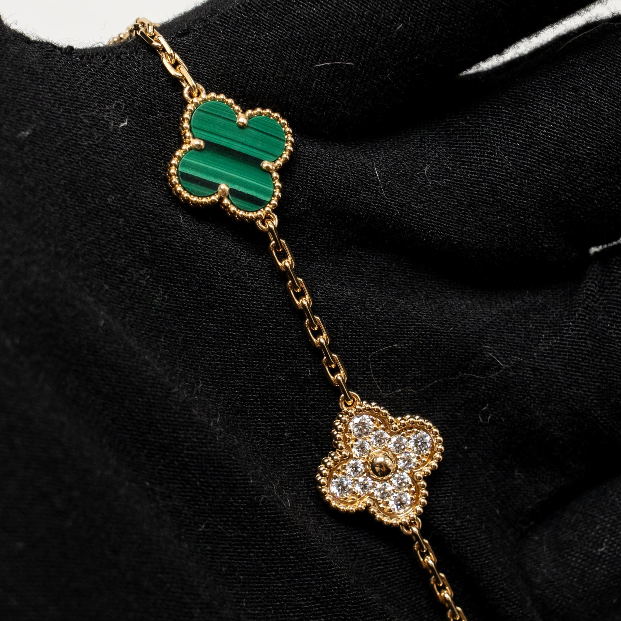 VAN CLEEF & ARPELS VINTAGE ALHAMBRA BRACELET YELLOW GOLD, DIAMONDS, MALACHITE