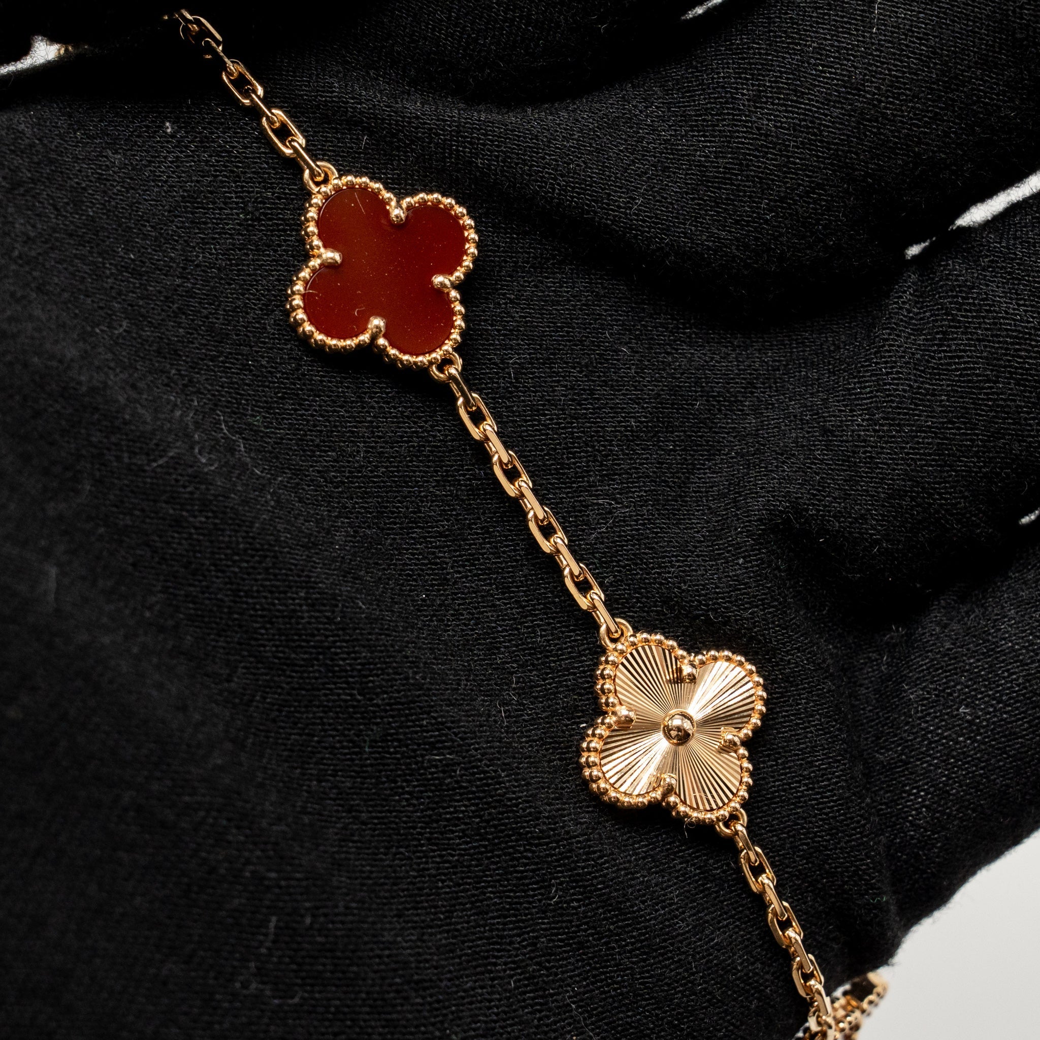 VAN CLEEF & ARPELS VINTAGE ALHAMBRA BRACELET 5 MOTIFS ROSE GOLD, CARNELIAN