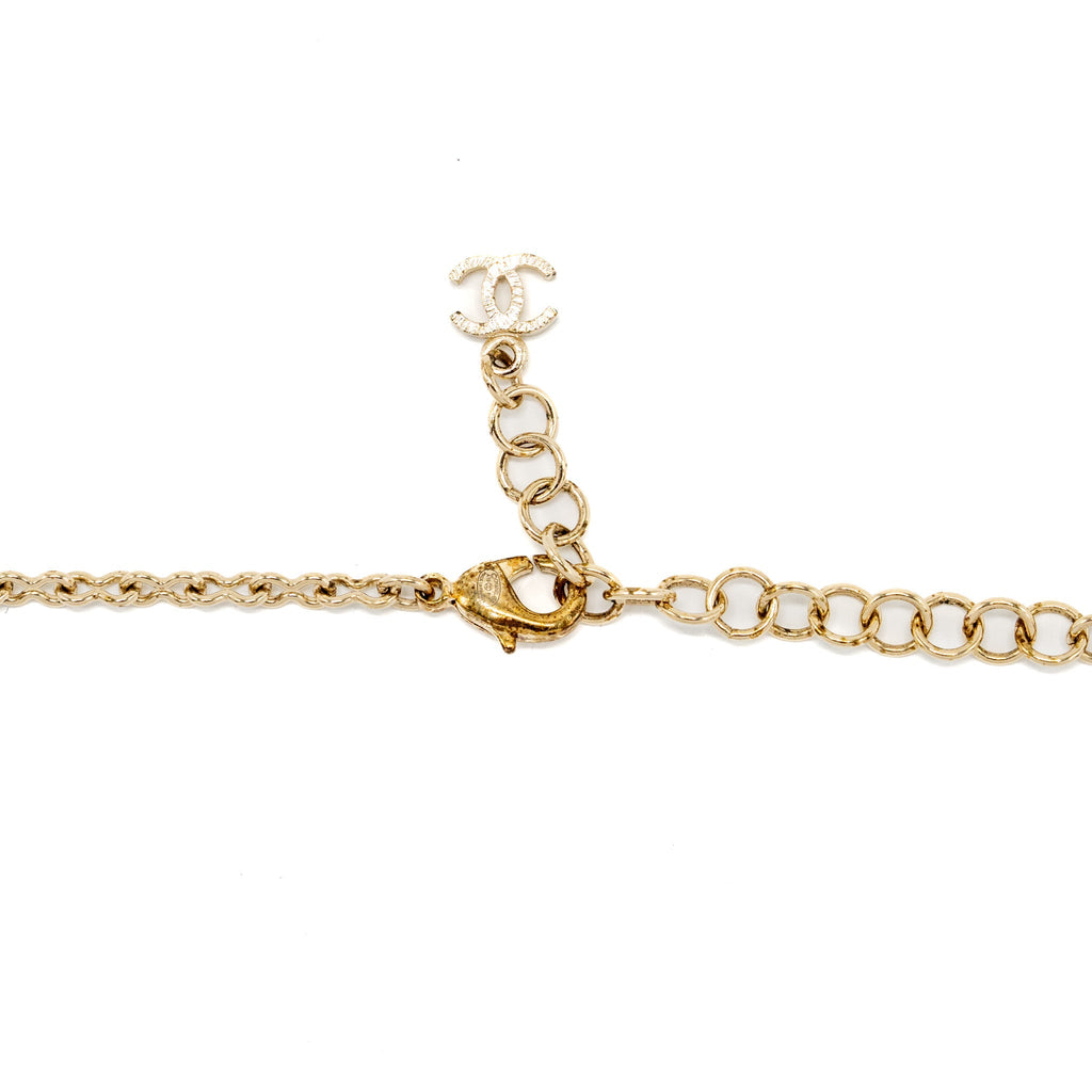 CHANEL STAR NECKLACE LIGHT GOLD TONE