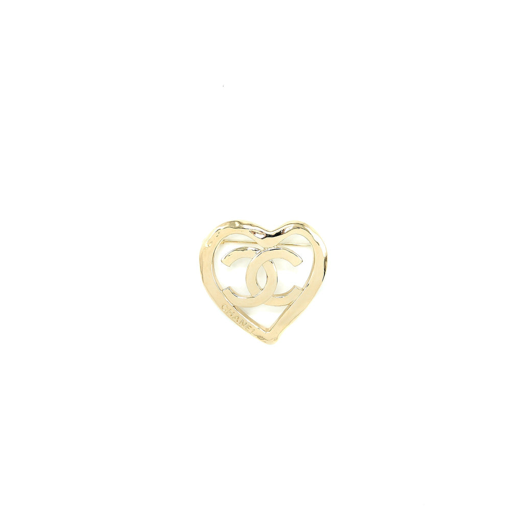 CHANEL CC WITH HEART BROOCH LIGHT GOLD TONE