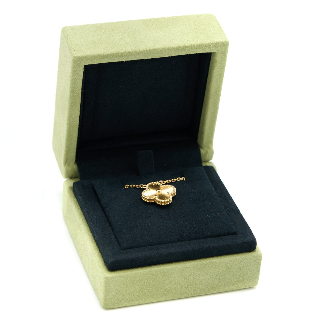 VAN CLEEF AND ARPELS VINTAGE ALHAMBRA PENDANT 18K YELLOW GOLD