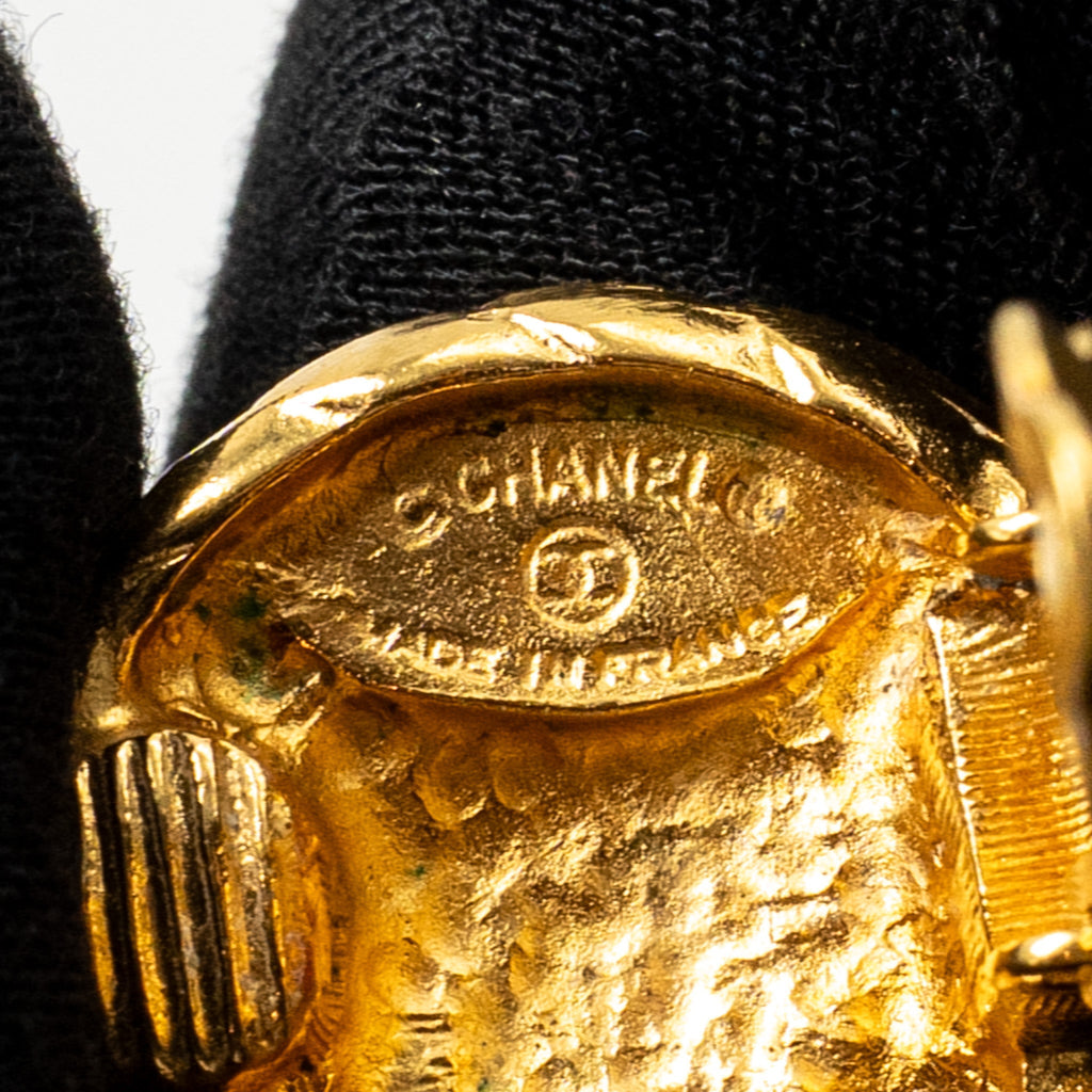 CHANEL VINTAGE ROUND CC LOGO EAR CLIPS GOLD PLATED GHW