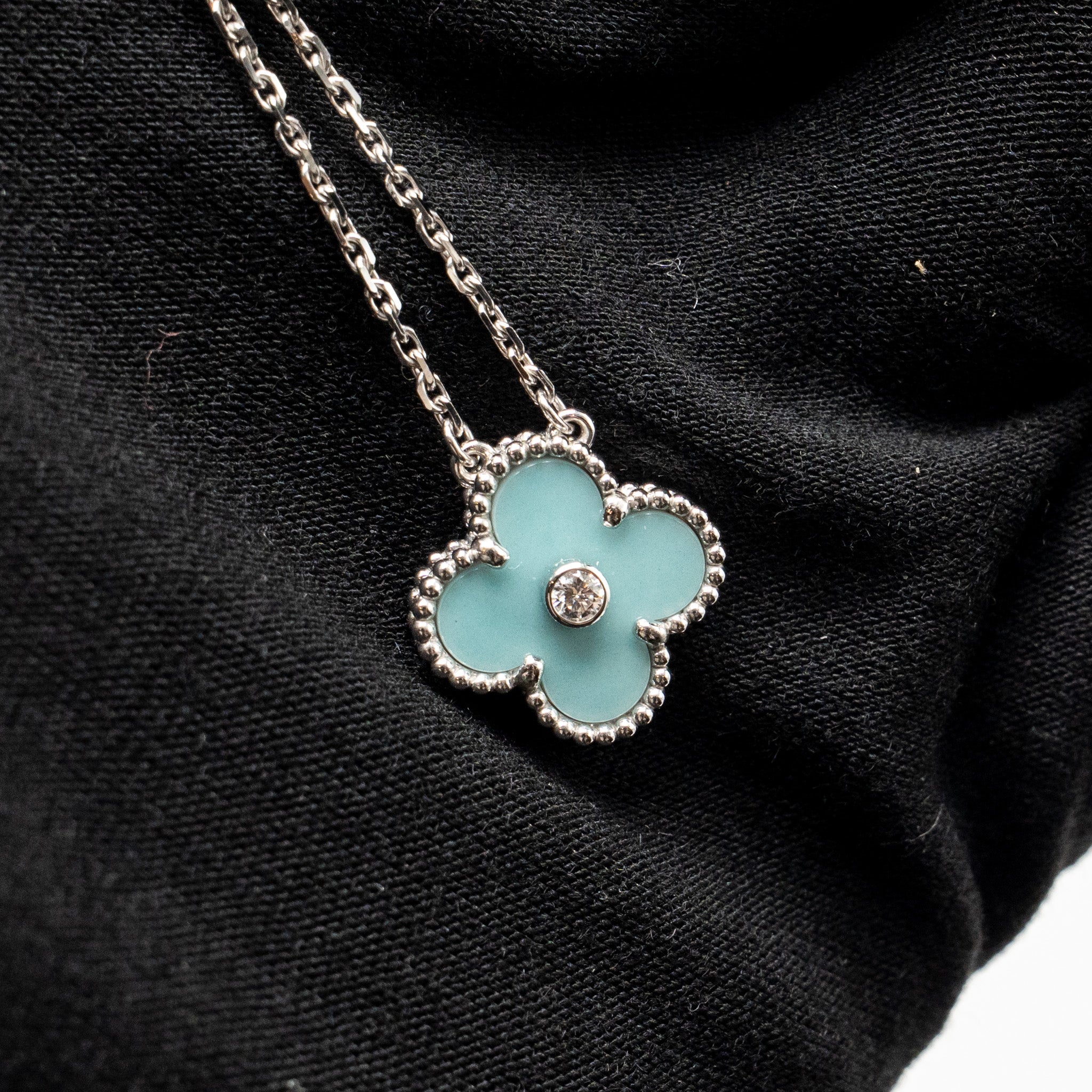 VAN CLEEF & ARPELS 2022 HOLIDAY LIMITED VINTAGE ALHAMBRA PENDANT PORCELAIN/WHITE GOLD/DIAMOND