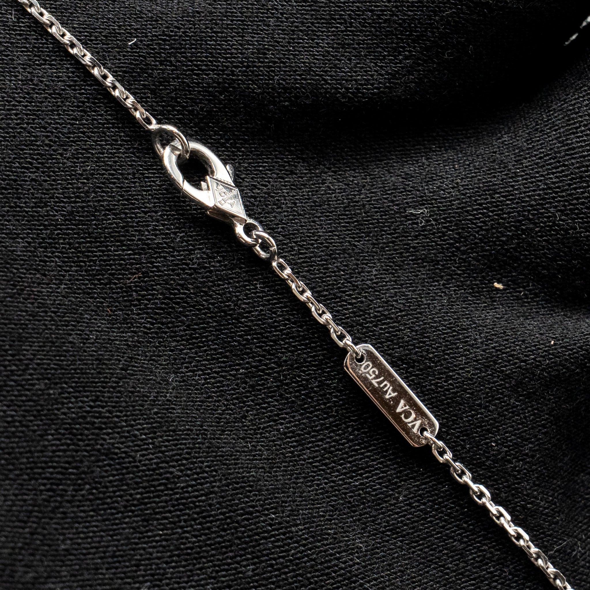 VAN CLEEF & ARPELS 2022 HOLIDAY LIMITED VINTAGE ALHAMBRA PENDANT PORCELAIN/WHITE GOLD/DIAMOND