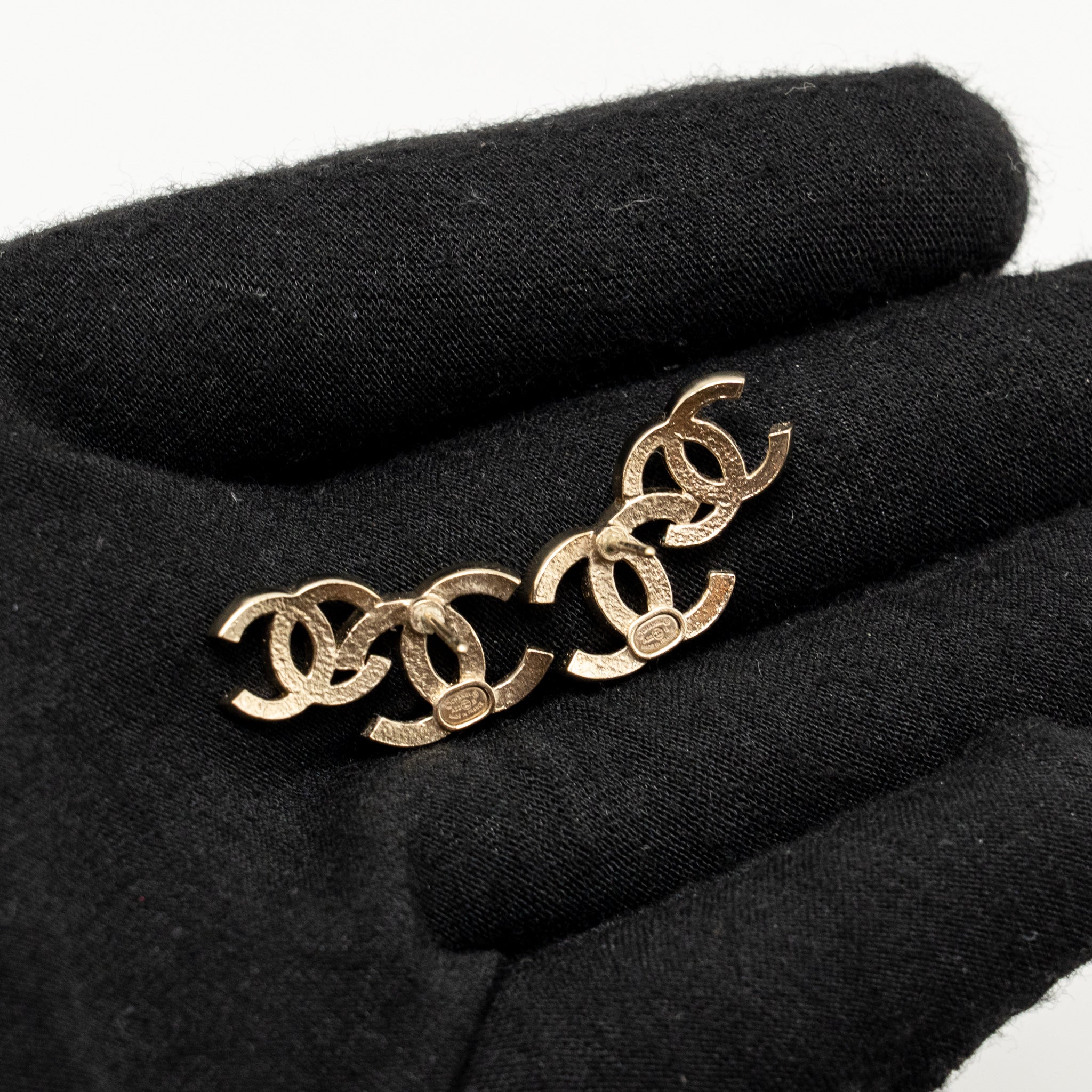 CHANEL DOUBLE CC EARRINGS CRYSTAL LIGHT GOLD TONE
