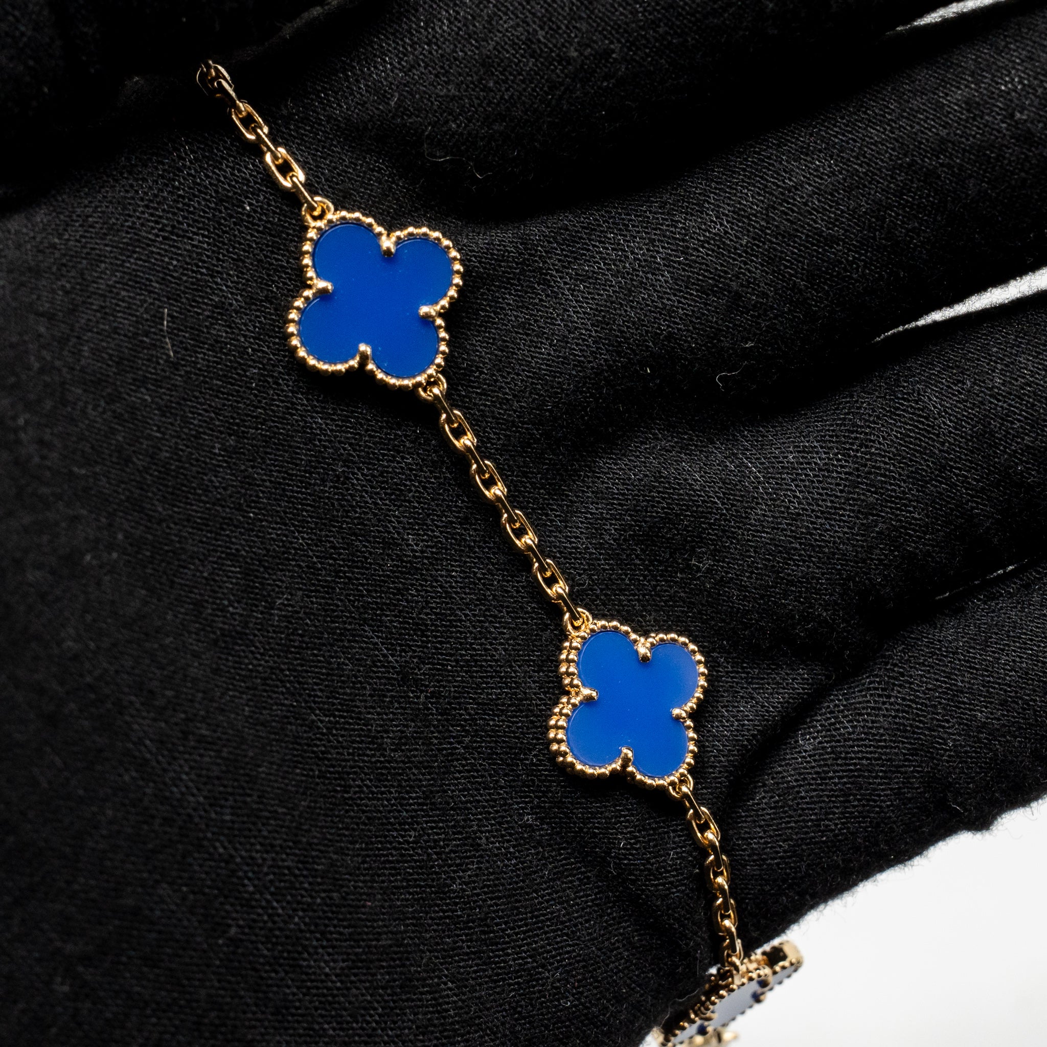 VAN CLEEF & ARPELS VINTAGE ALHAMBRA BRACELET 5 MOTIFS 18K YELLOW GOLD, AGATE
