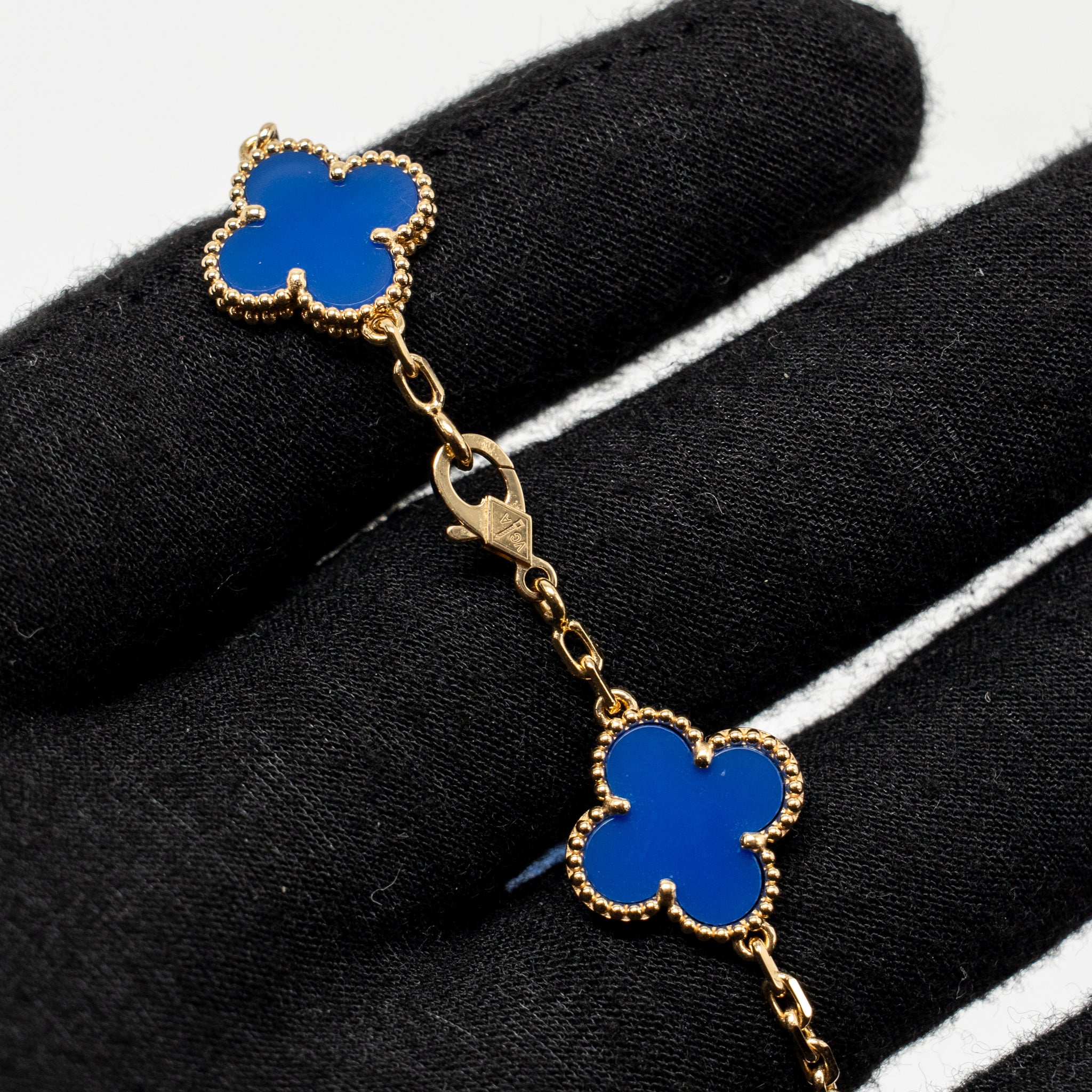 VAN CLEEF & ARPELS VINTAGE ALHAMBRA BRACELET 5 MOTIFS 18K YELLOW GOLD, AGATE