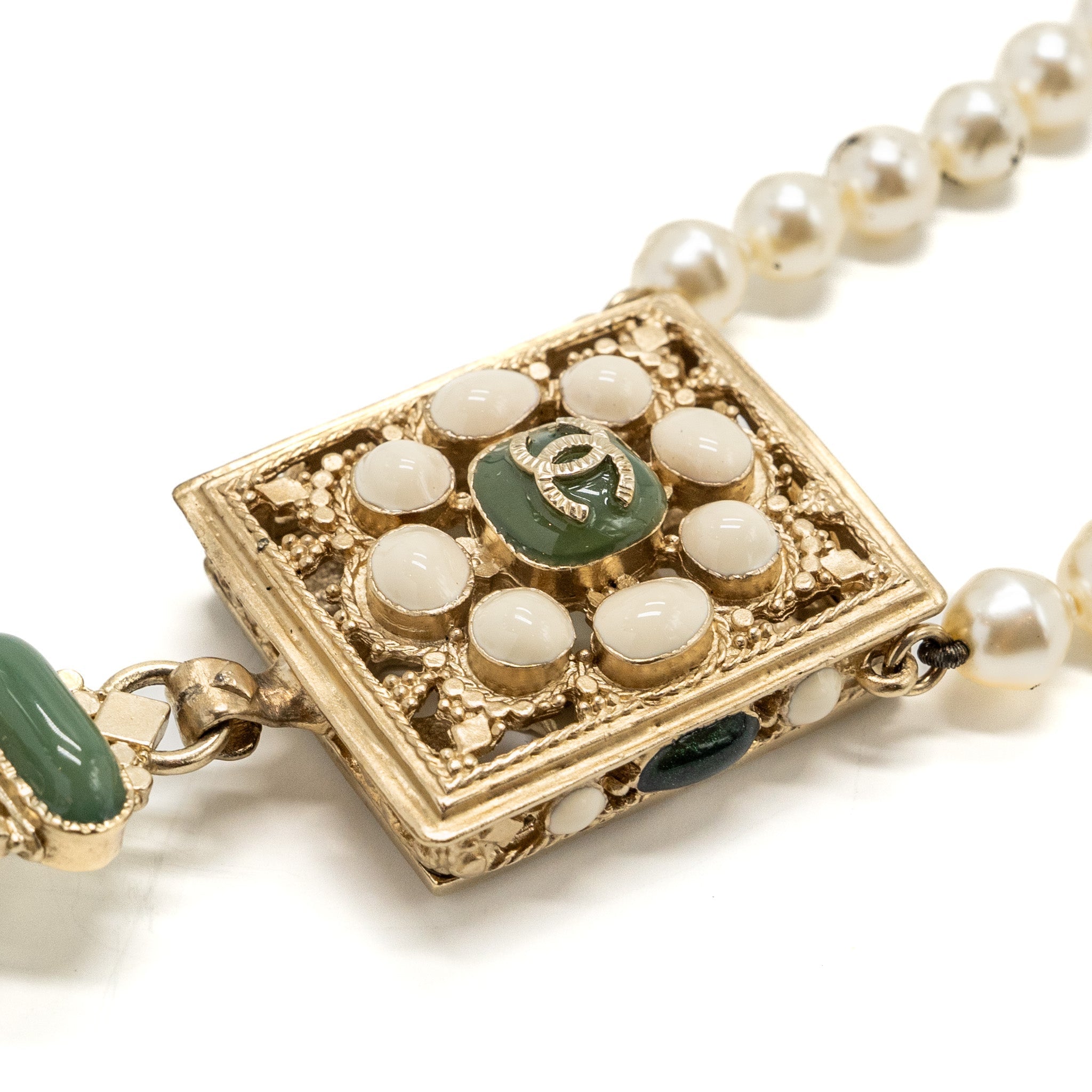 CHANEL CC LOGO/PEARL DROP NECKLACE 2015 LIMITED EDITION MULTICOLOUR LIGHT GOLD TONE