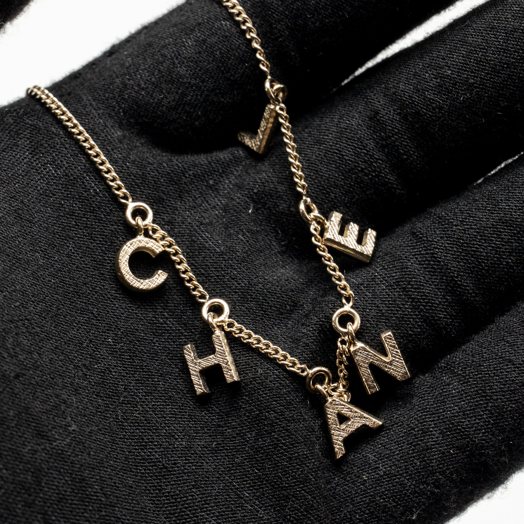 CHANEL 13P LETTER DROPPED NECKLACE/CHOCKER LIGHT GOLD TONE