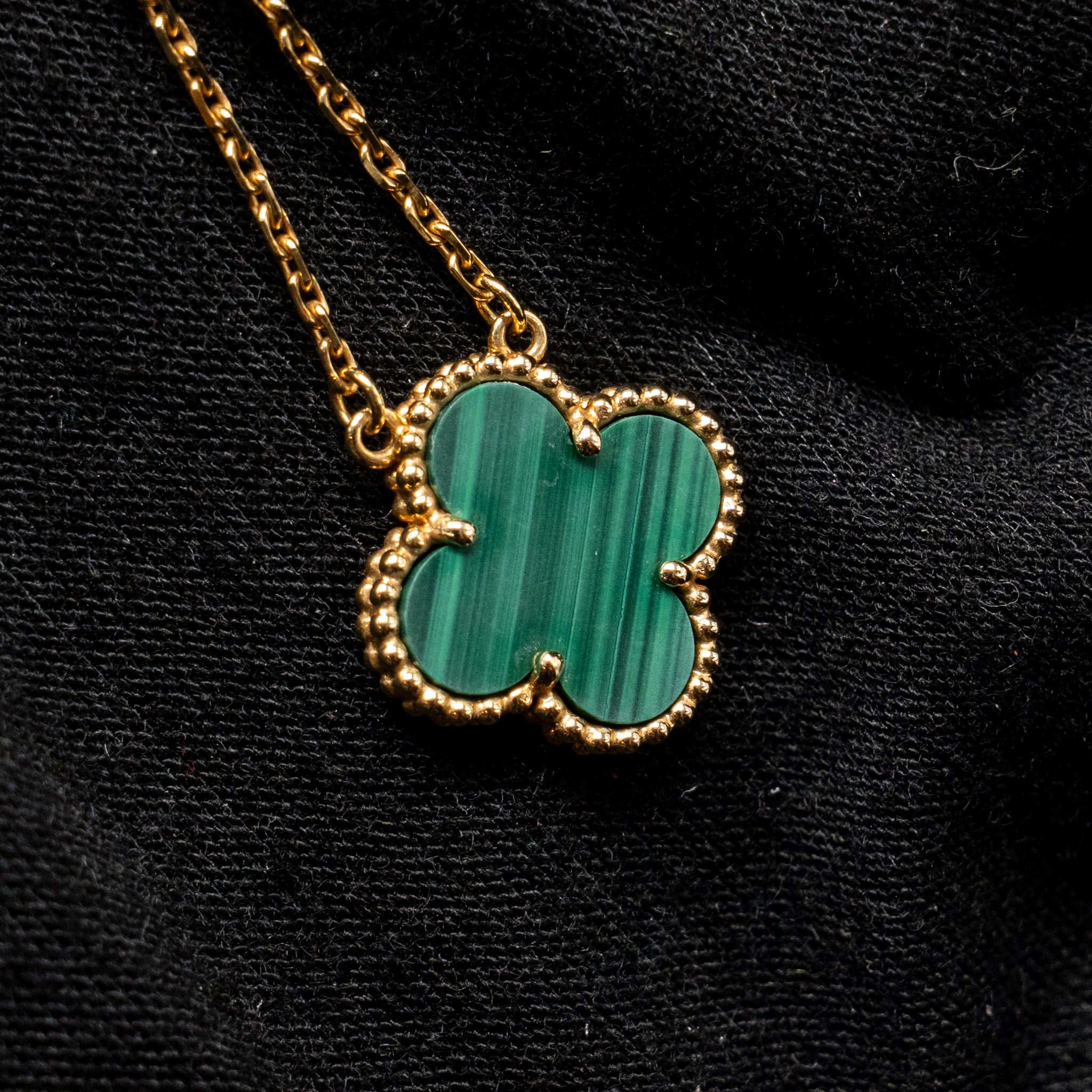 VAN CLEEF & ARPELS VINTAGE ALHAMBRA PENDANT YELLOW GOLD MALACHITE