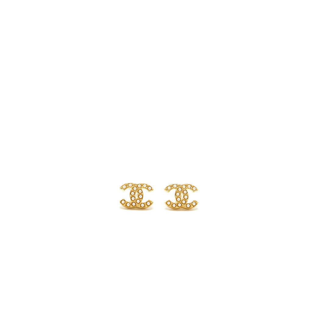 CHANEL MINI PEARL CC LOGO EARRINGS GOLD TONE