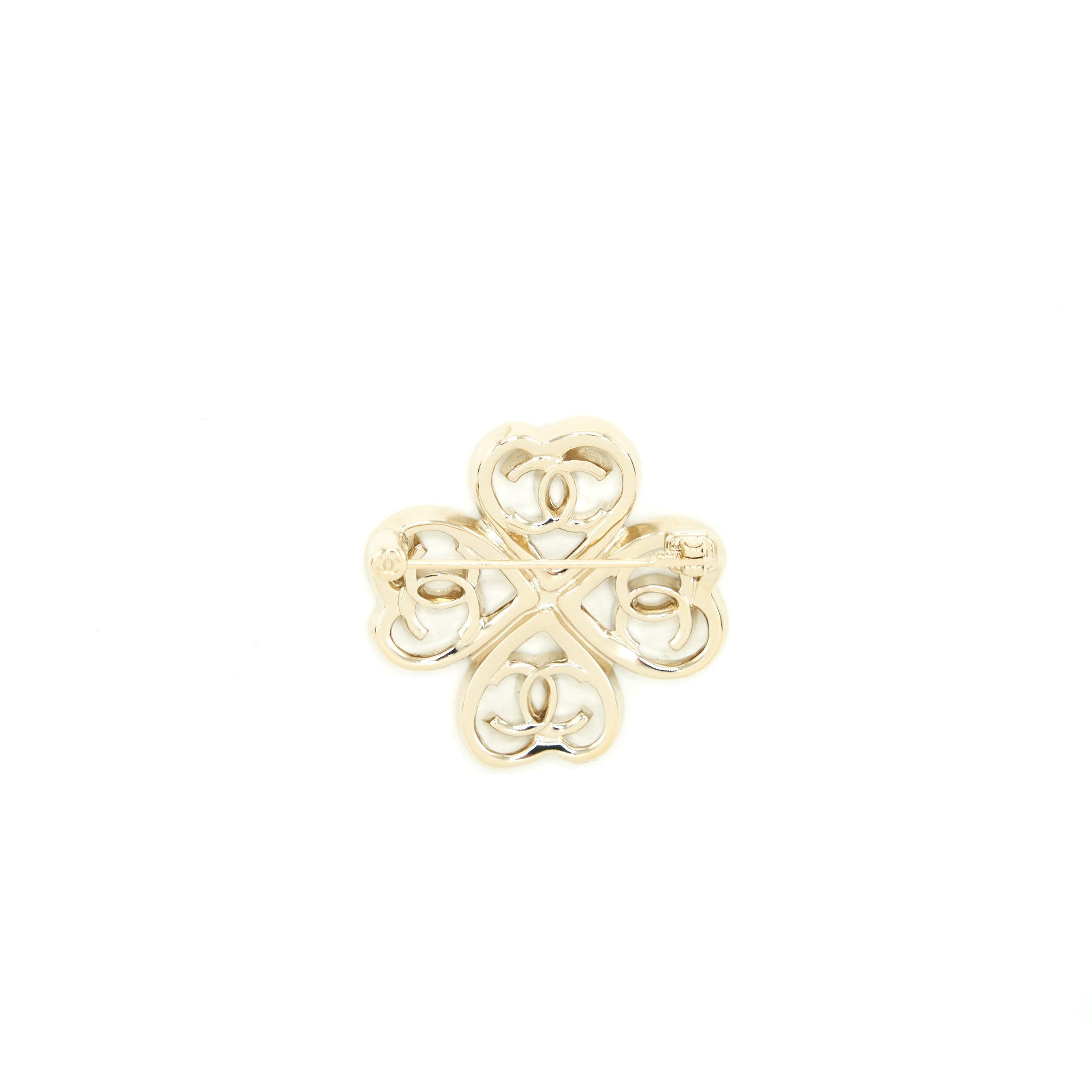 CHANEL CLOVER CC LOGO BROOCH LIGHT GOLD TONE