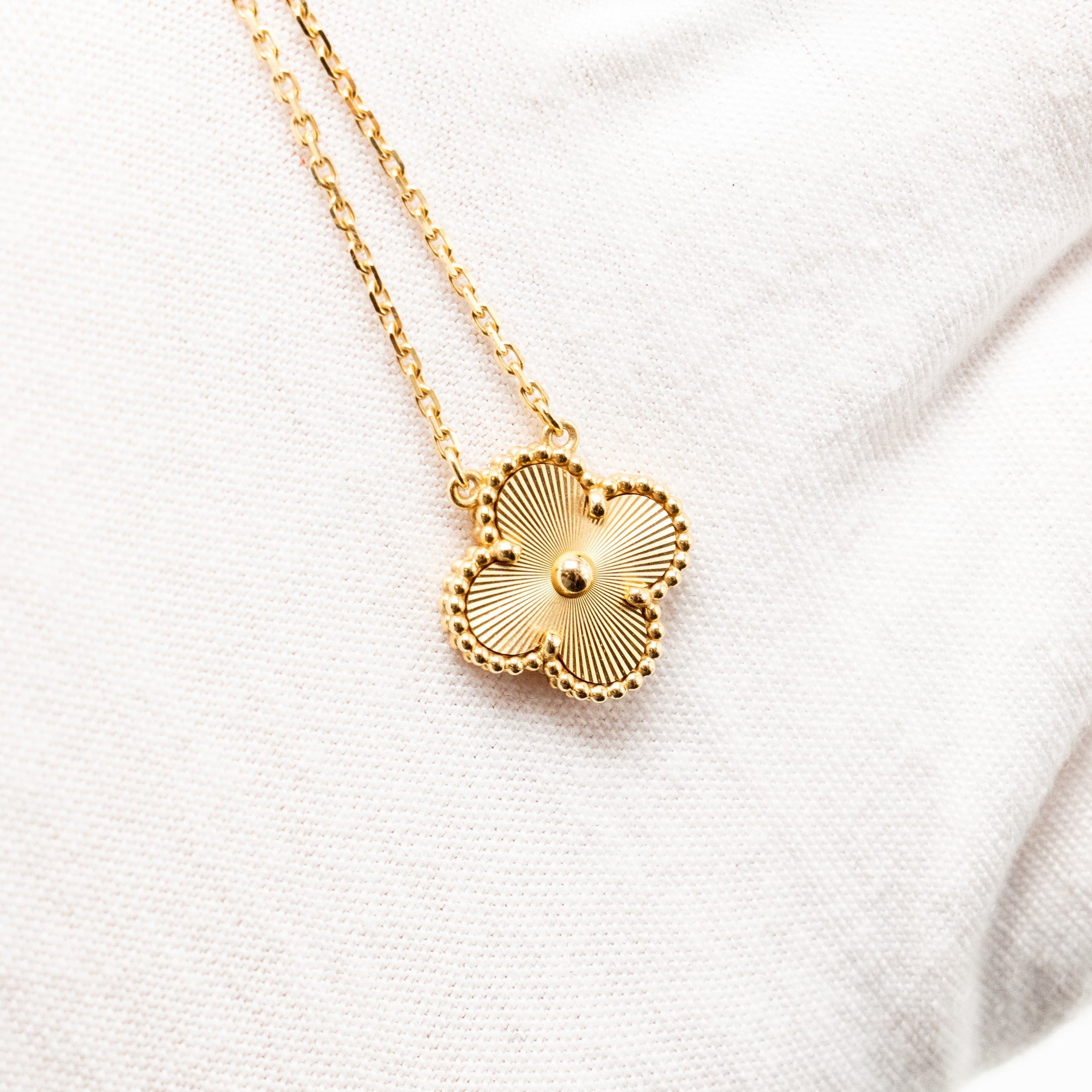 VAN CLEEF AND ARPELS VINTAGE ALHAMBRA PENDANT YELLOW GOLD