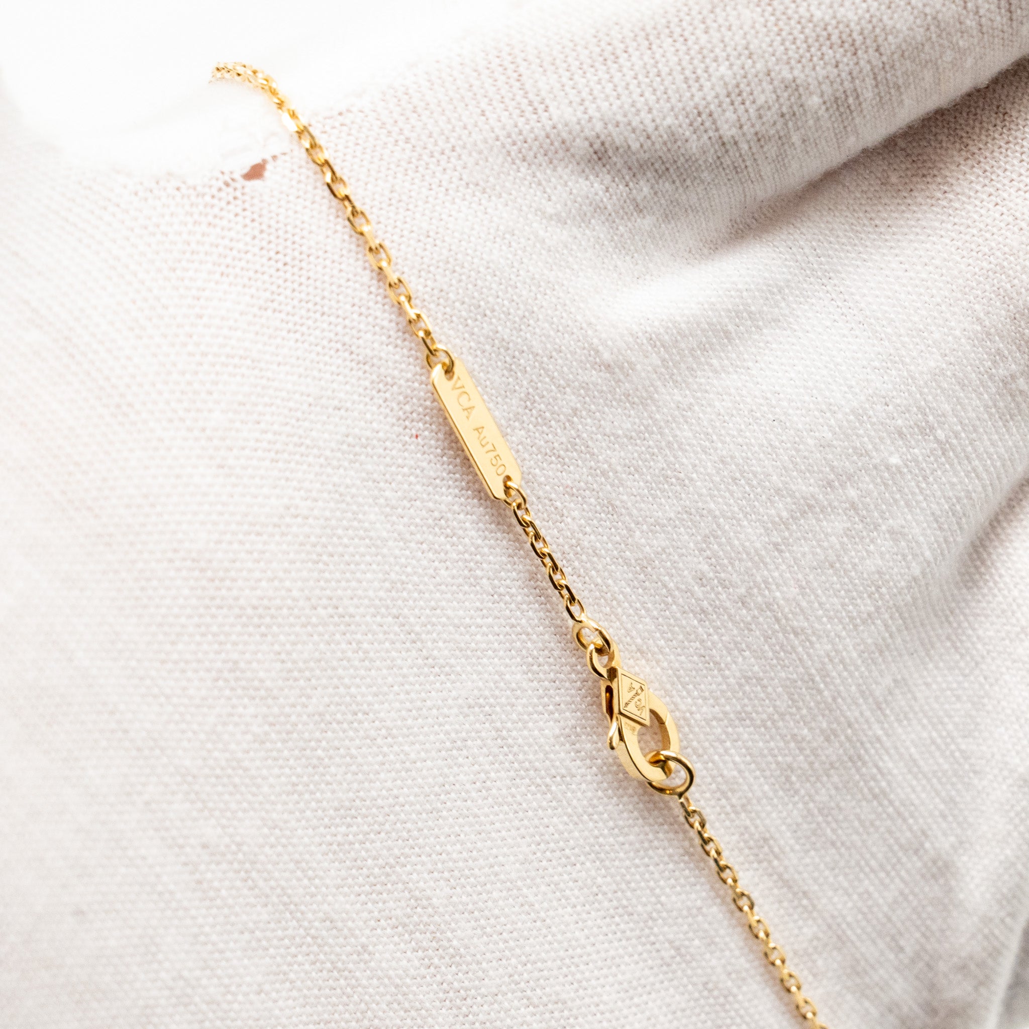 VAN CLEEF AND ARPELS VINTAGE ALHAMBRA PENDANT YELLOW GOLD
