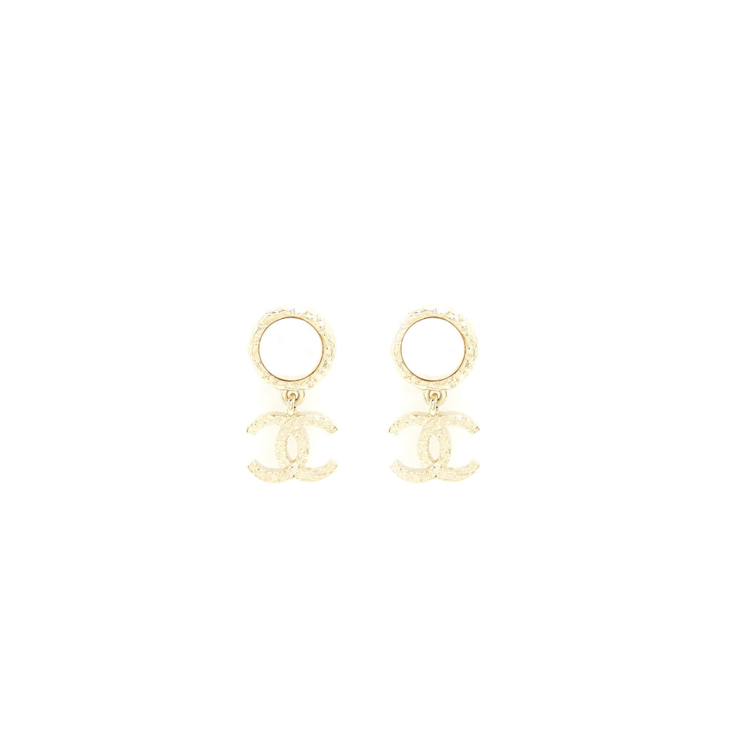 CHANEL PEARL AND CC LOGO DROP EARRINGS LIGHT GOLD TONE