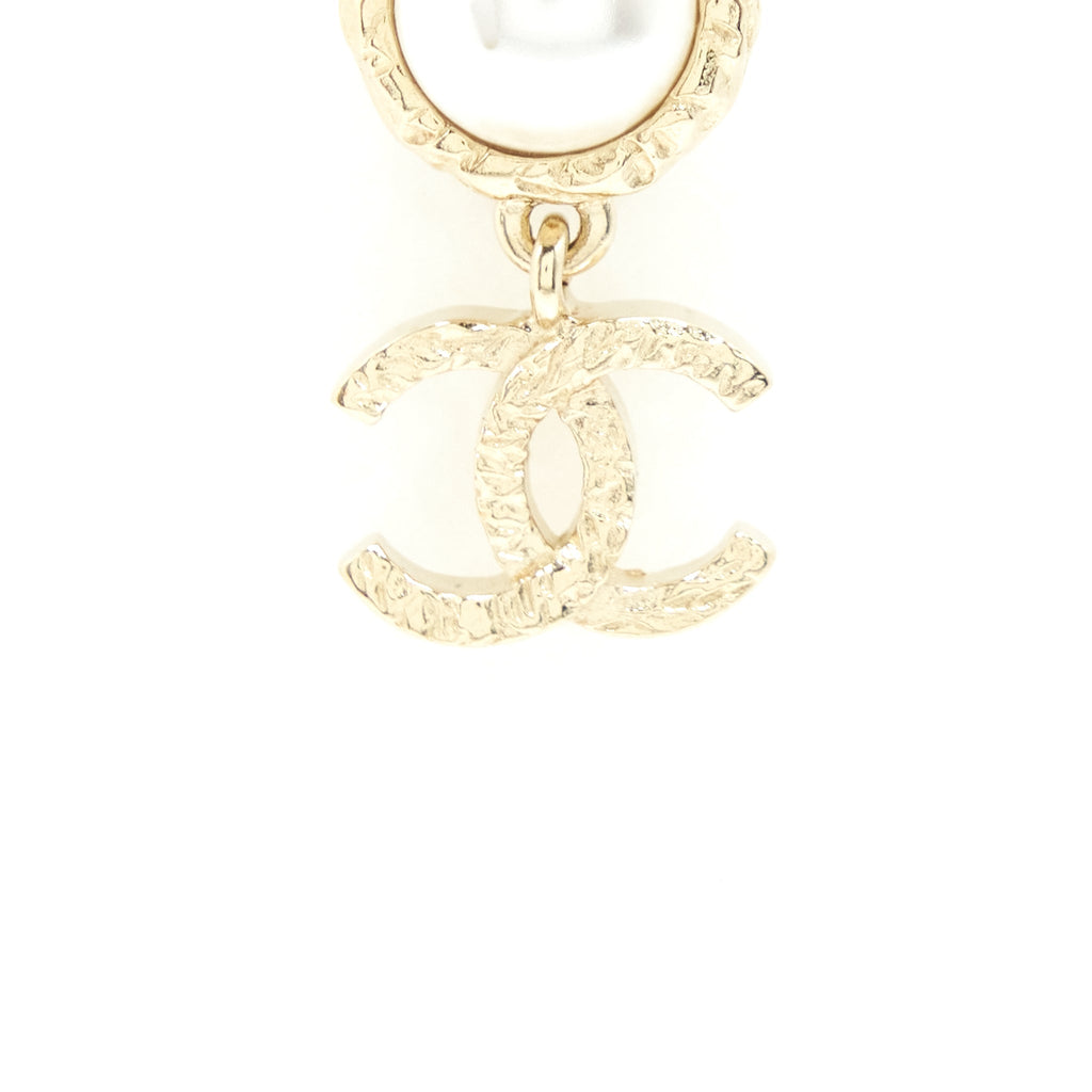 CHANEL PEARL AND CC LOGO DROP EARRINGS LIGHT GOLD TONE