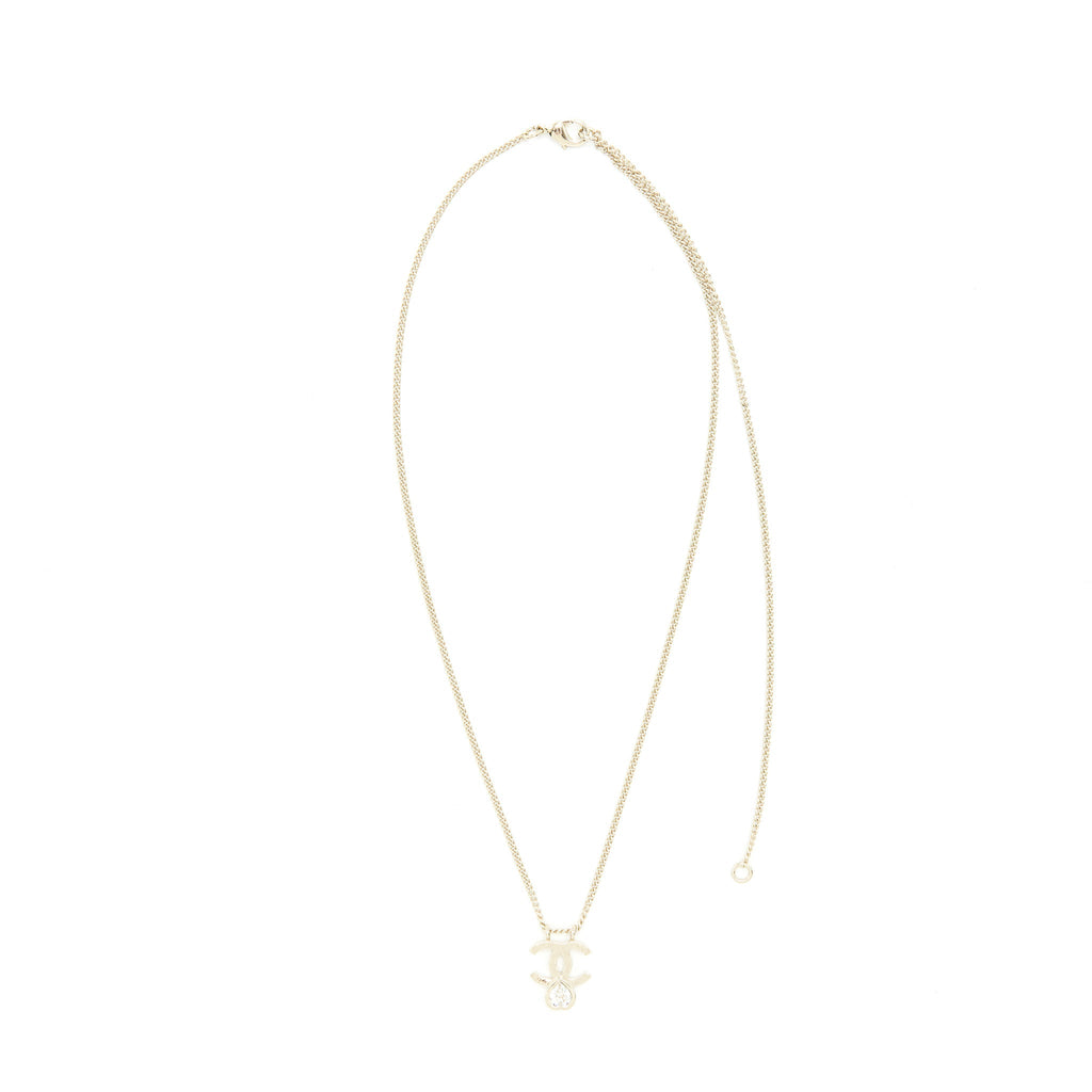 CHANEL CC LOGO AND CRYSTAL NECKLACE LIGHT GOLD TONE
