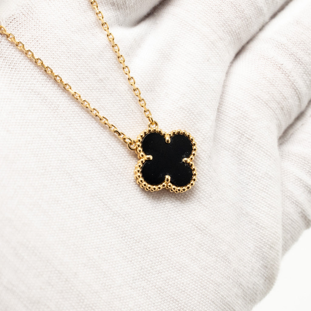 VAN CLEEF & ARPELS VINTAGE ALHAMBRA PENDANT ONYX YELLOW GOLD