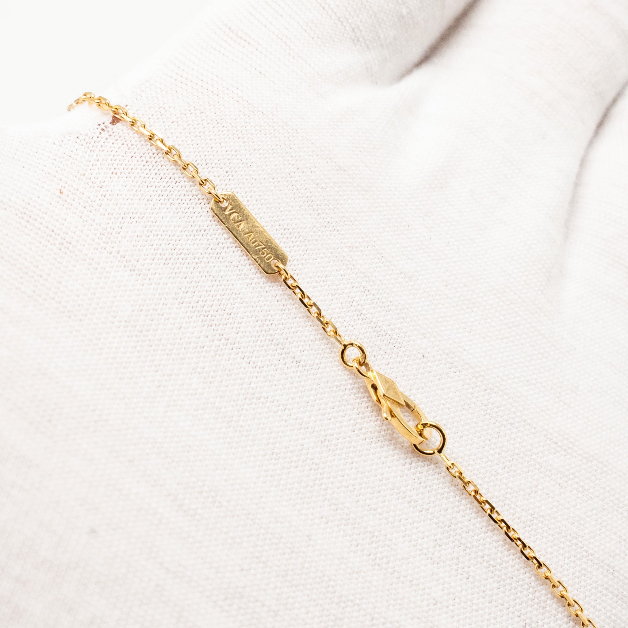VAN CLEEF & ARPELS VINTAGE ALHAMBRA PENDANT ONYX YELLOW GOLD