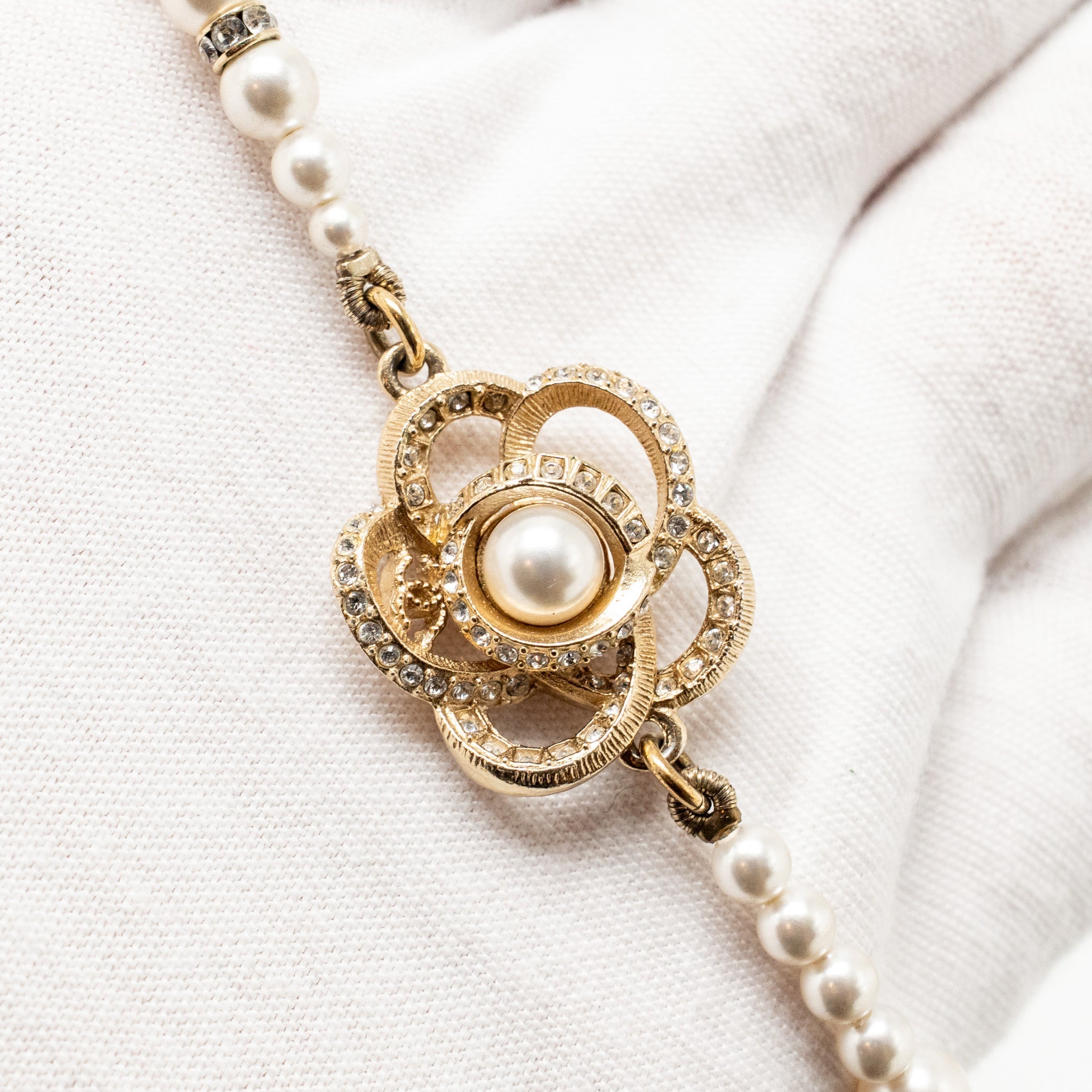 CHANEL CAMELLIA BRACELET PEARL/CRYSTAL LIGHT GOLD TONE