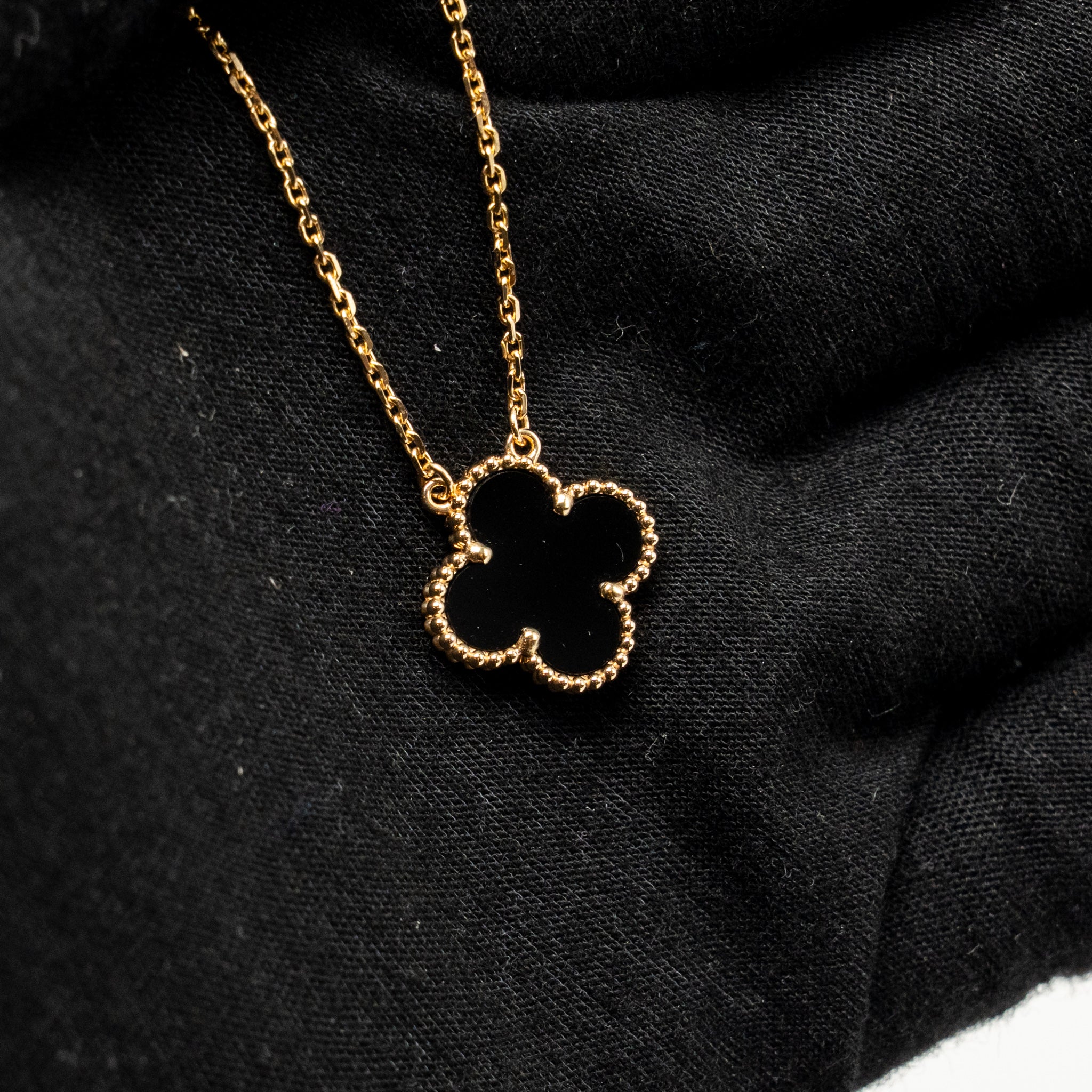 VAN CLEEF & ALHAMBRA VINTAGE ALHAMBRA PENDANT 18K YELLOW GOLD ONYX