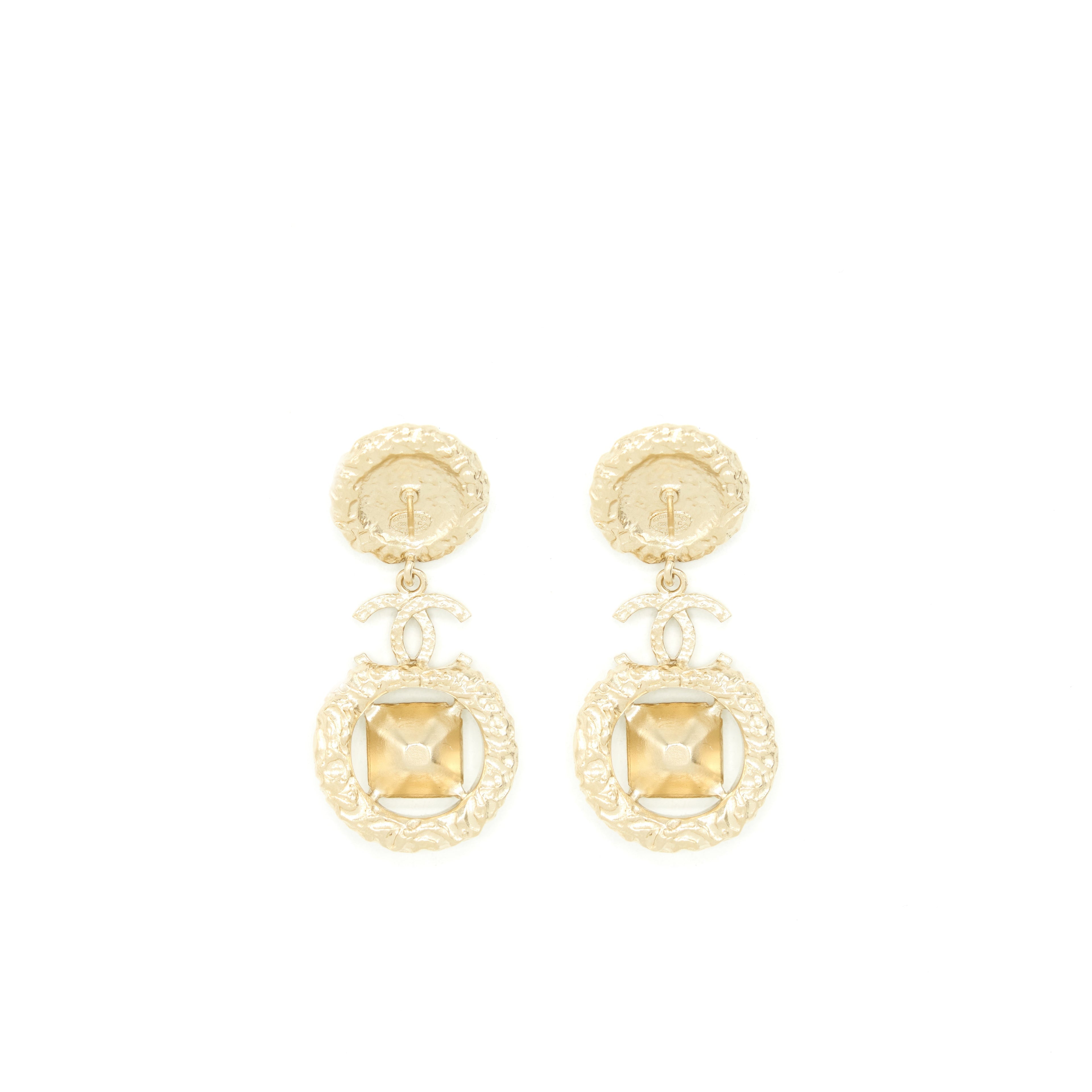 CHANEL CC LOGO WITH PEARLS AND SQUARE CRYSTALS EARRINGS LGHW