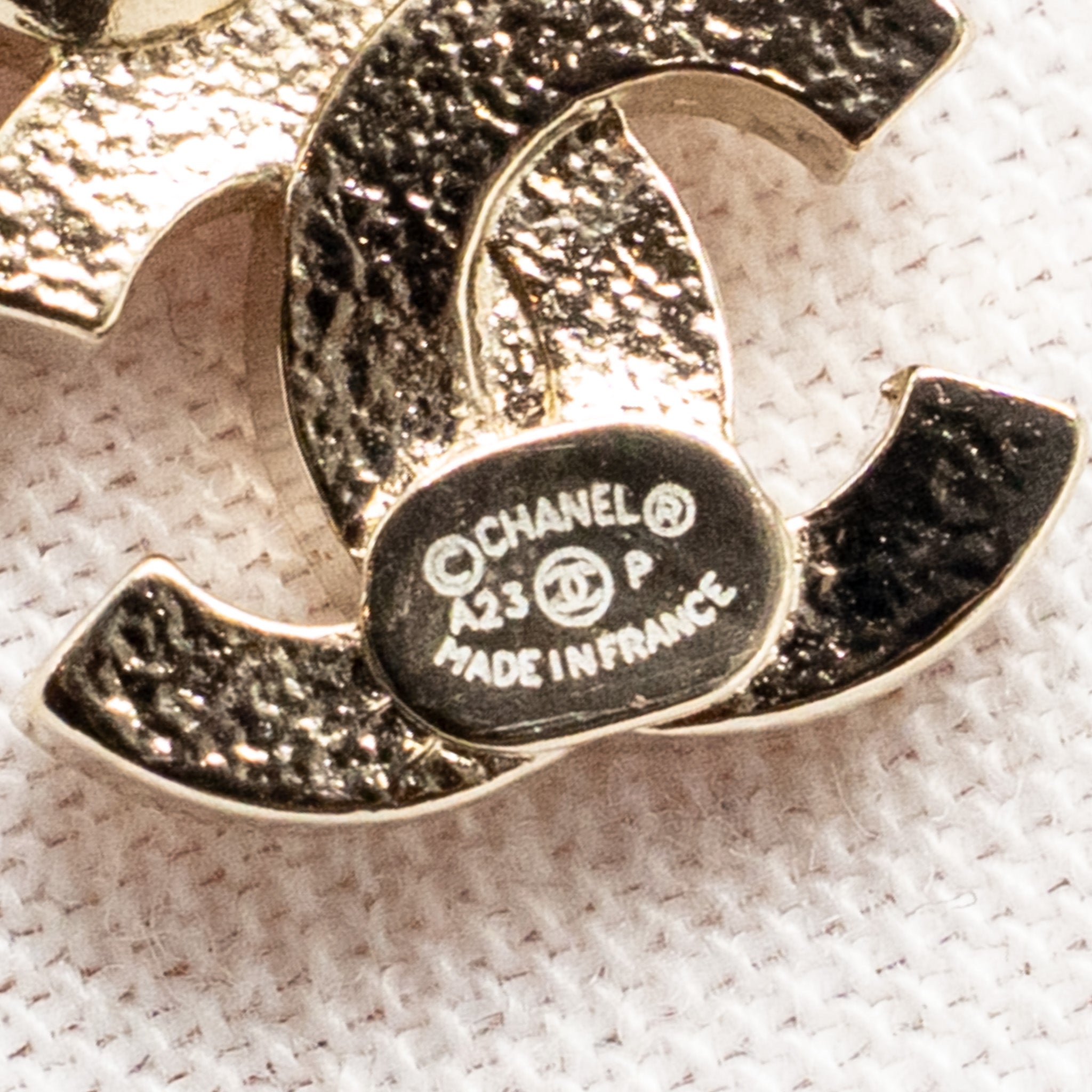 CHANEL CRYSTAL AND CC LOGO DROP EARRINGS LIGHT GOLD TONE