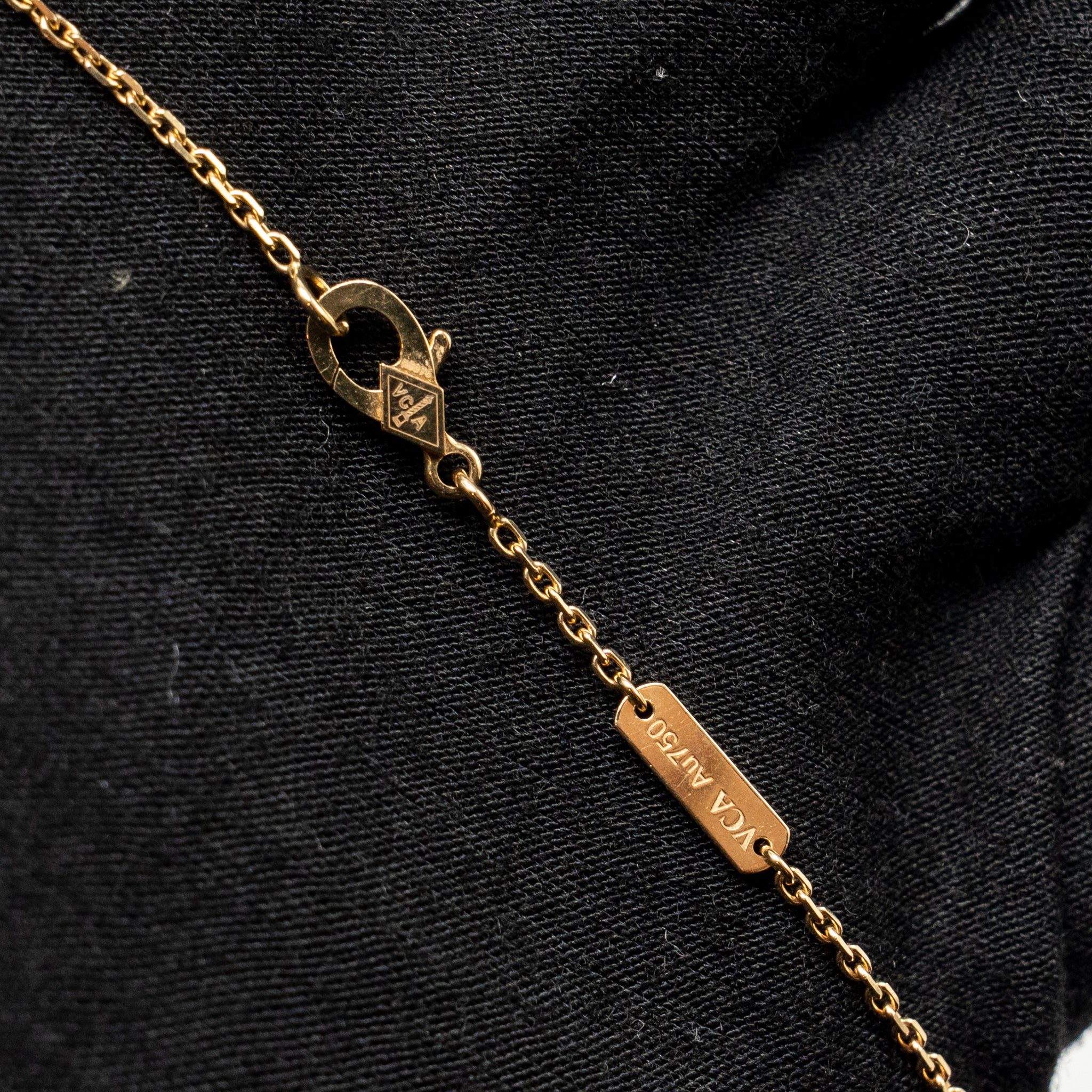 VAN CLEEF AND ARPELS VINTAGE ALHAMBRA PENDANT 18K YELLOW GOLD, TIGER EYE