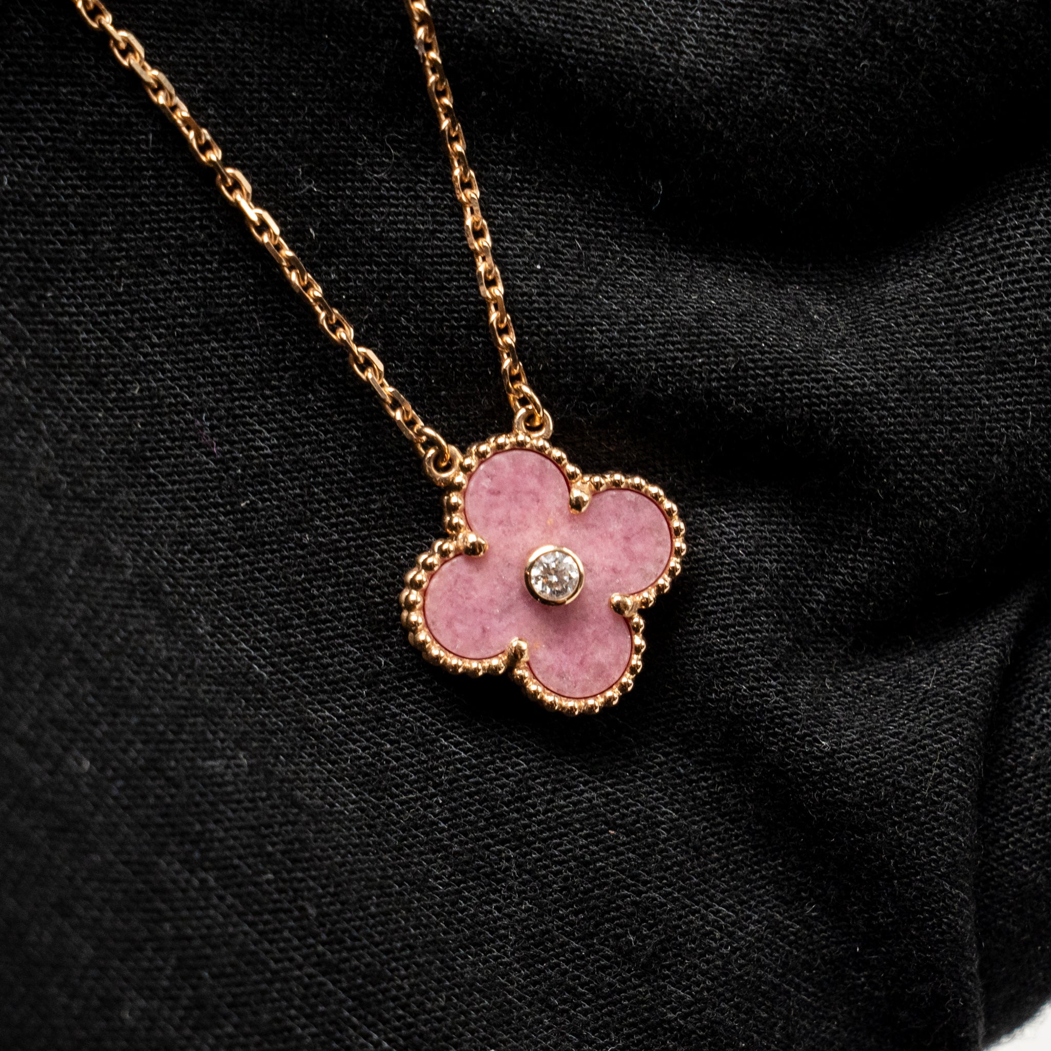 VAN CLEEF HOLIDAY & ARPELS 2021 HOLIDAY PENDANT RHODONITE ROSE GOLD WITH DIAMONDS