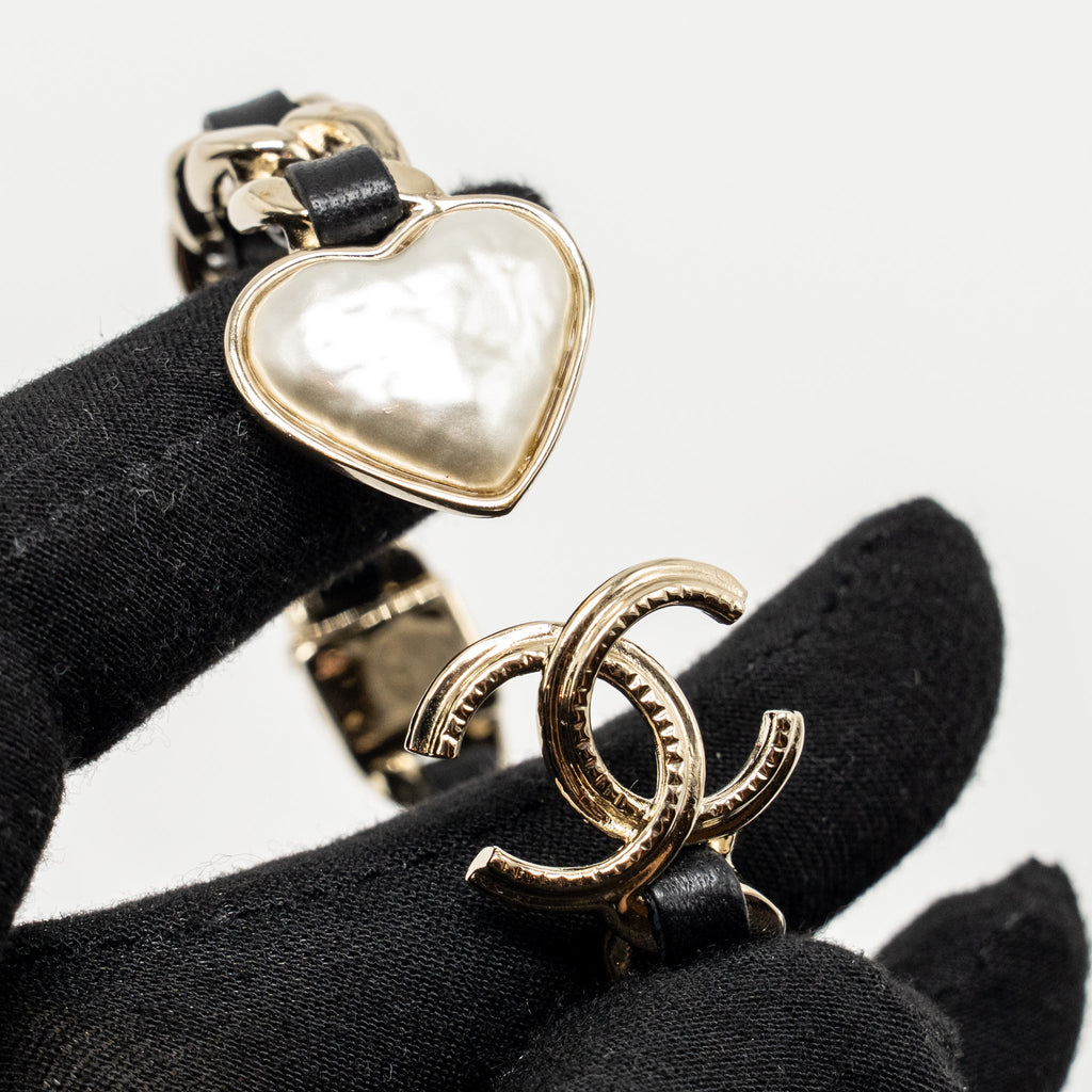 CHANEL CC HEART CUFF BRACELET PEARL/LEATHER LIGHT GOLD TONE