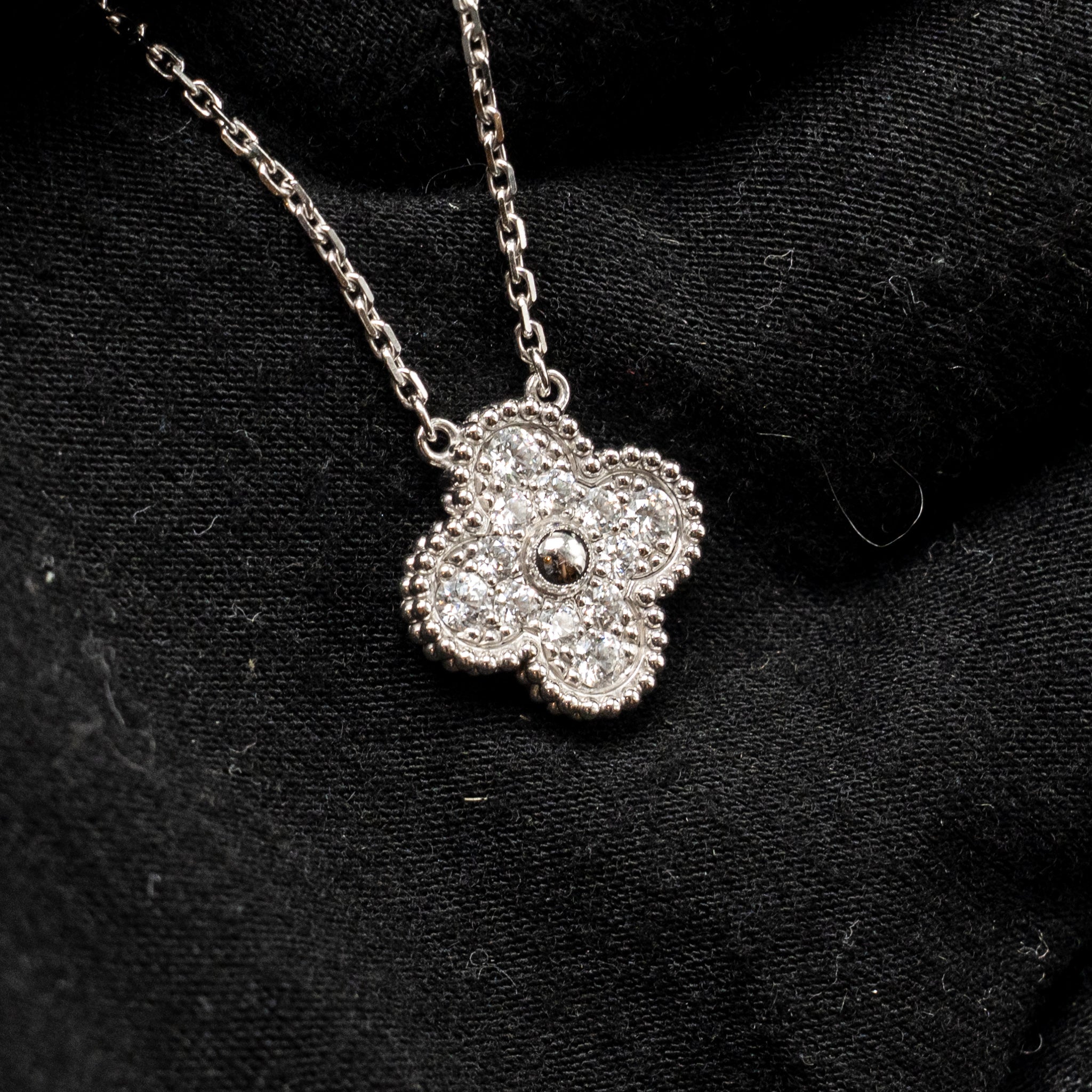 VAN CLEEF AND ARPEL VINTAGE ALHAMBRA PENDANT 18K WHITE GOLD / DIAMONDS