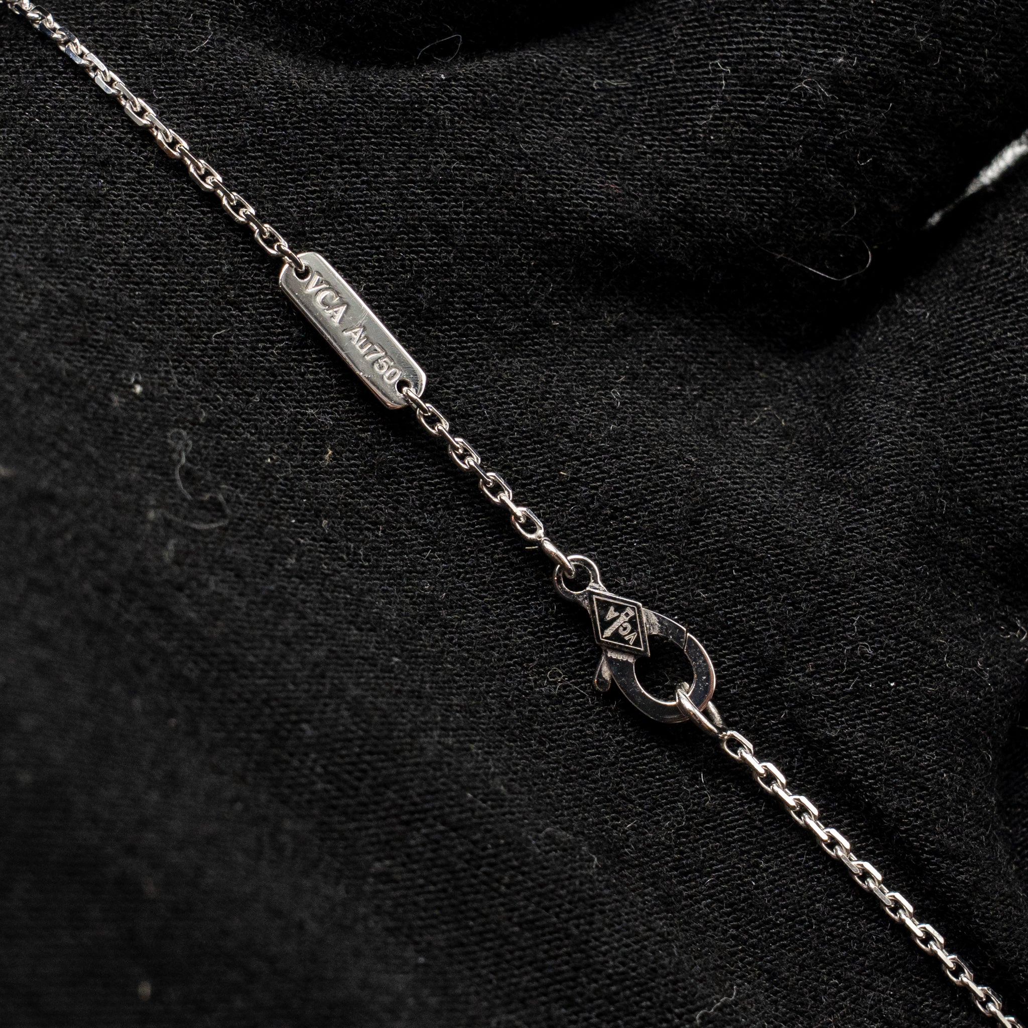 VAN CLEEF AND ARPEL VINTAGE ALHAMBRA PENDANT 18K WHITE GOLD / DIAMONDS